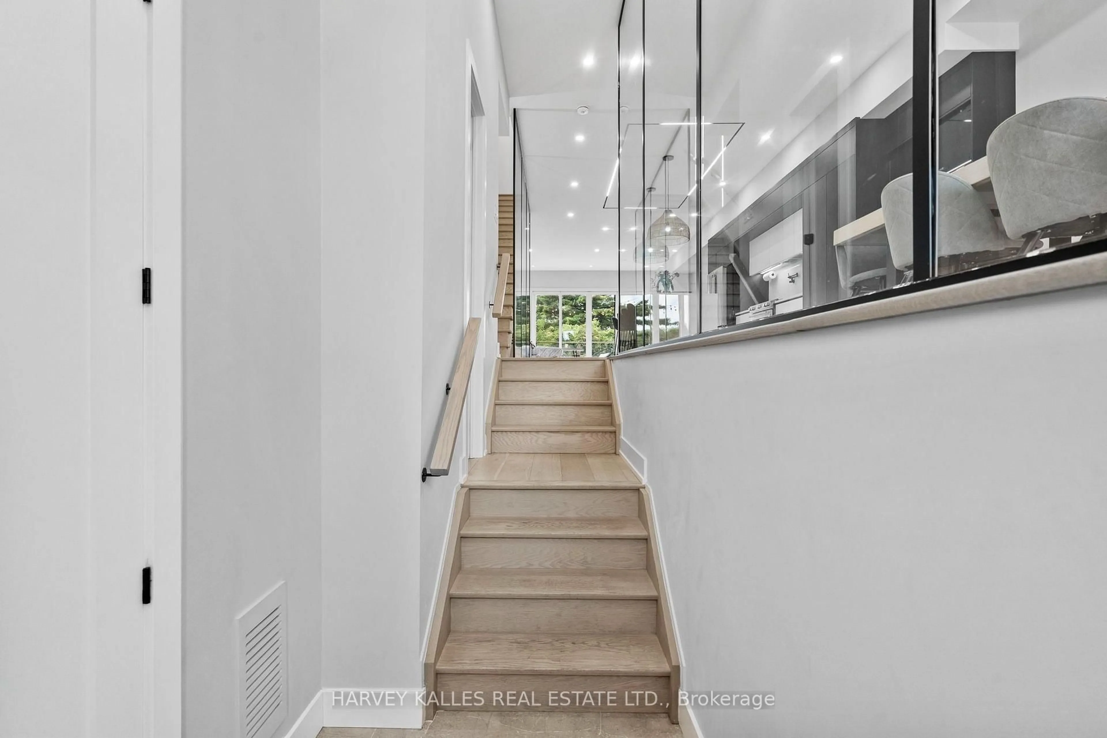 Unknown for 32 Albright Ave, Toronto Ontario M8W 1X1