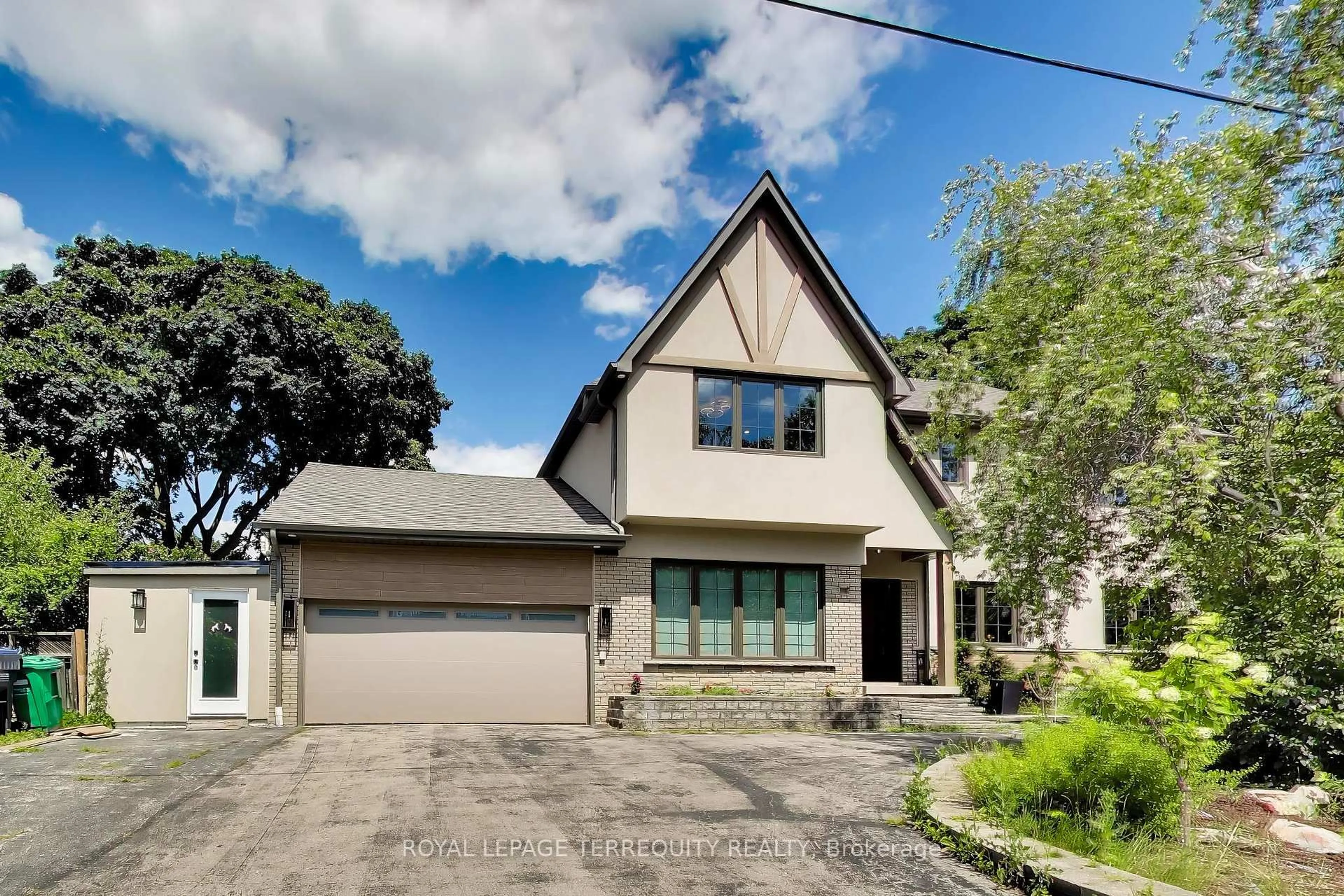 Home with brick exterior material, street for 1621 Skyline Dr, Mississauga Ontario L5E 2W9