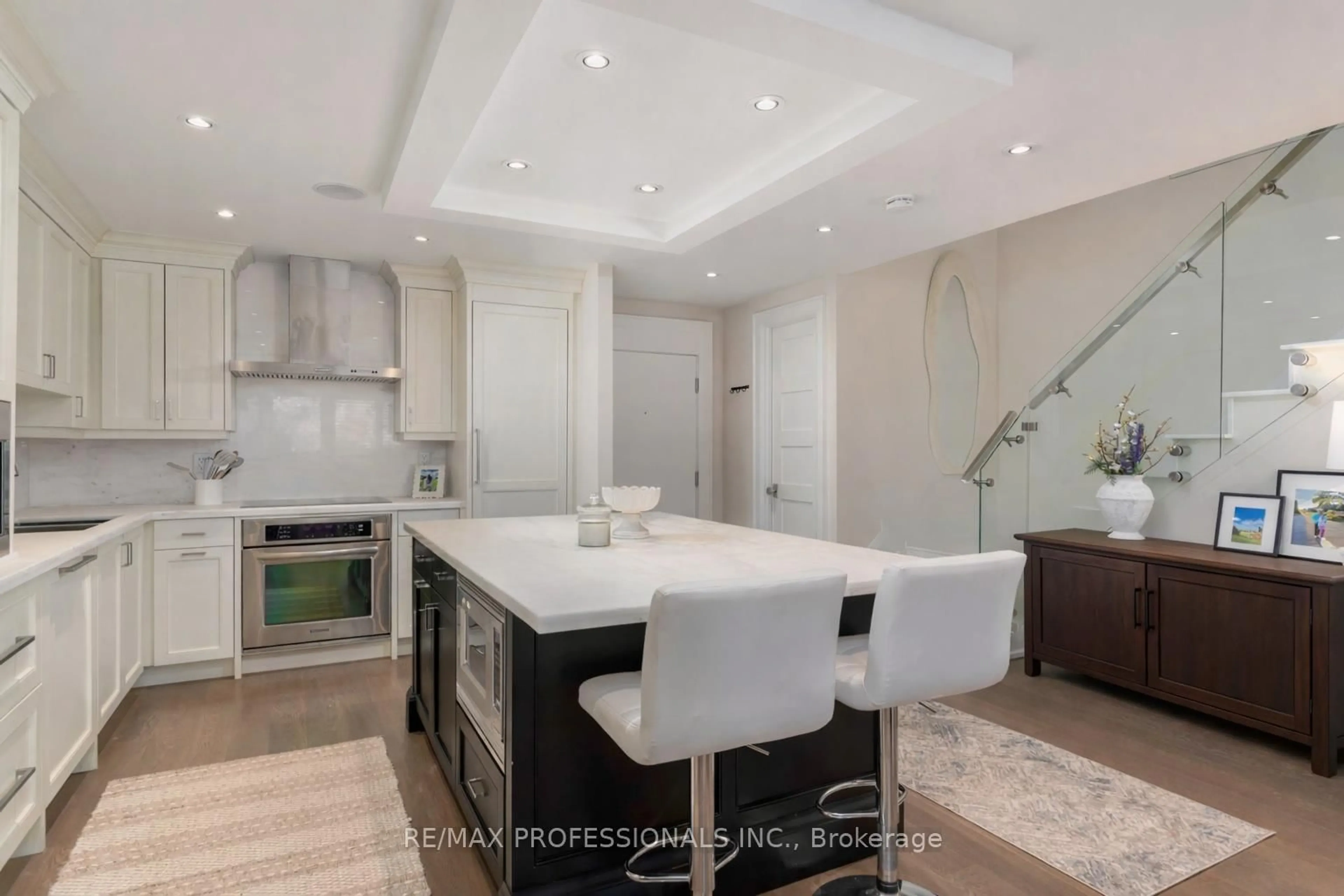 Open concept kitchen, ceramic/tile floor for 71 Old Mill Rd #304, Toronto Ontario M8X 1G9
