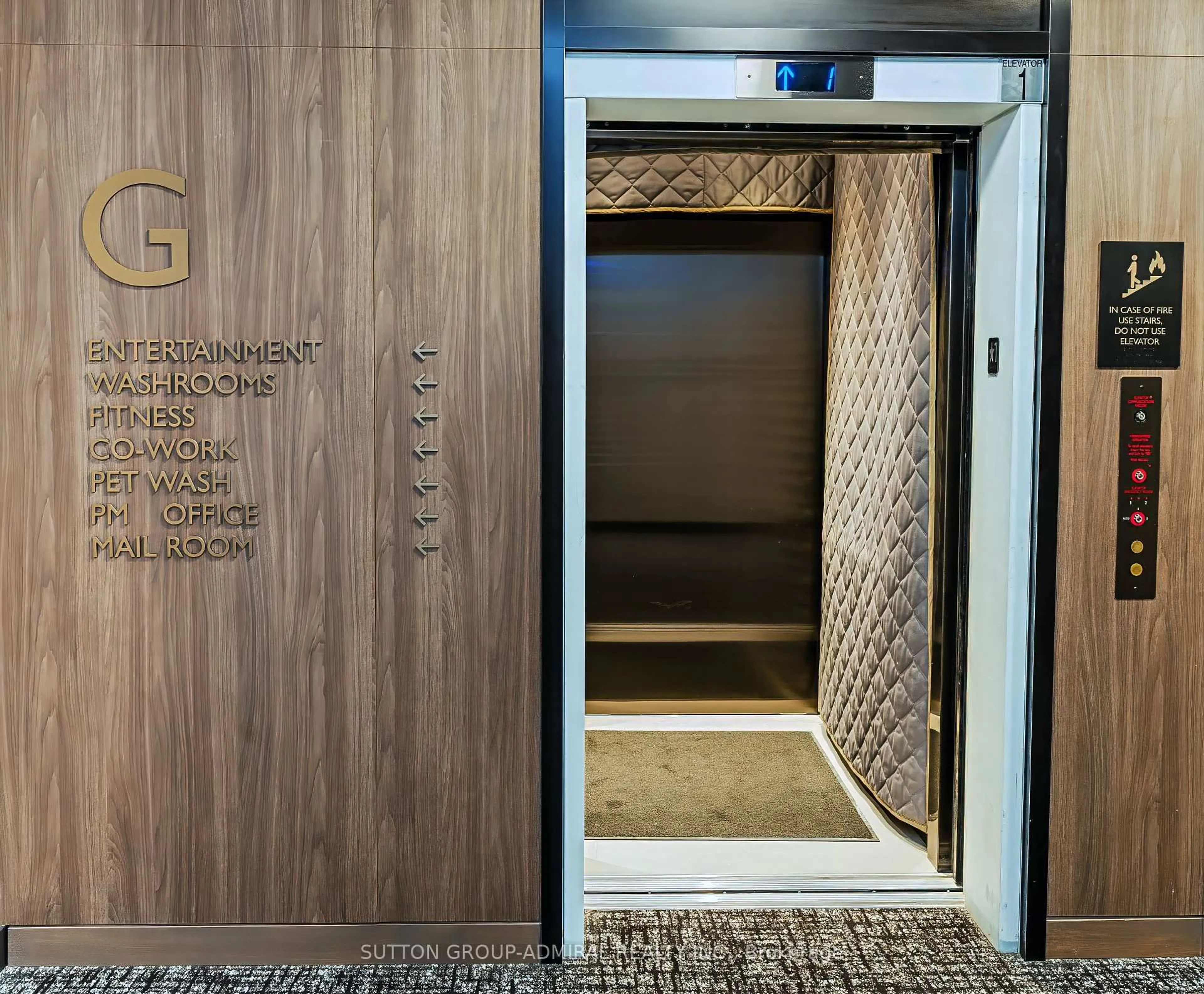 Indoor foyer for 2501 Saw Whet Blvd #537, Oakville Ontario L6M 5N2