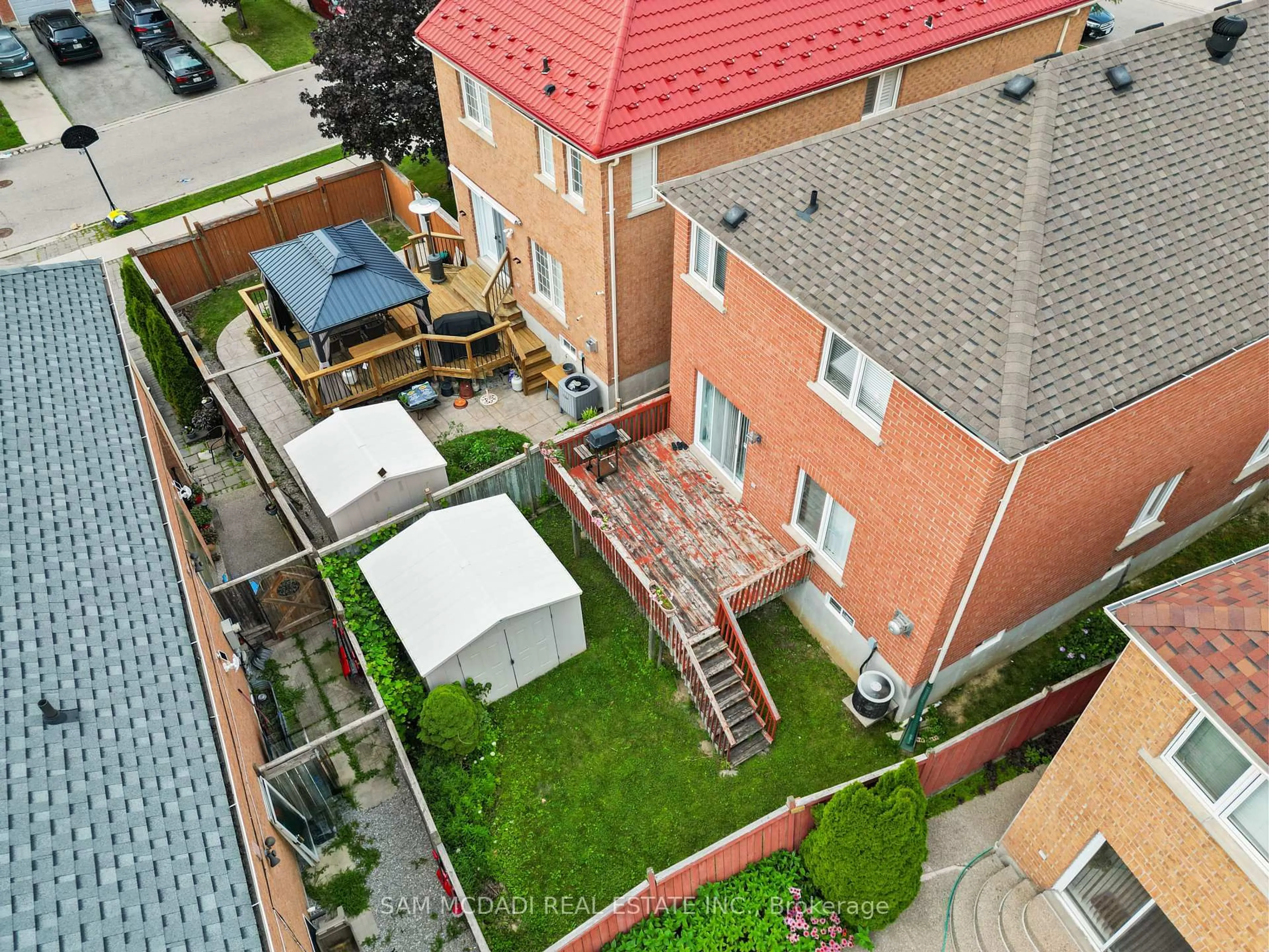 A pic from outside/outdoor area/front of a property/back of a property/a pic from drone, city buildings view from balcony for 6426 Valiant Hts, Mississauga Ontario L5W 1E2
