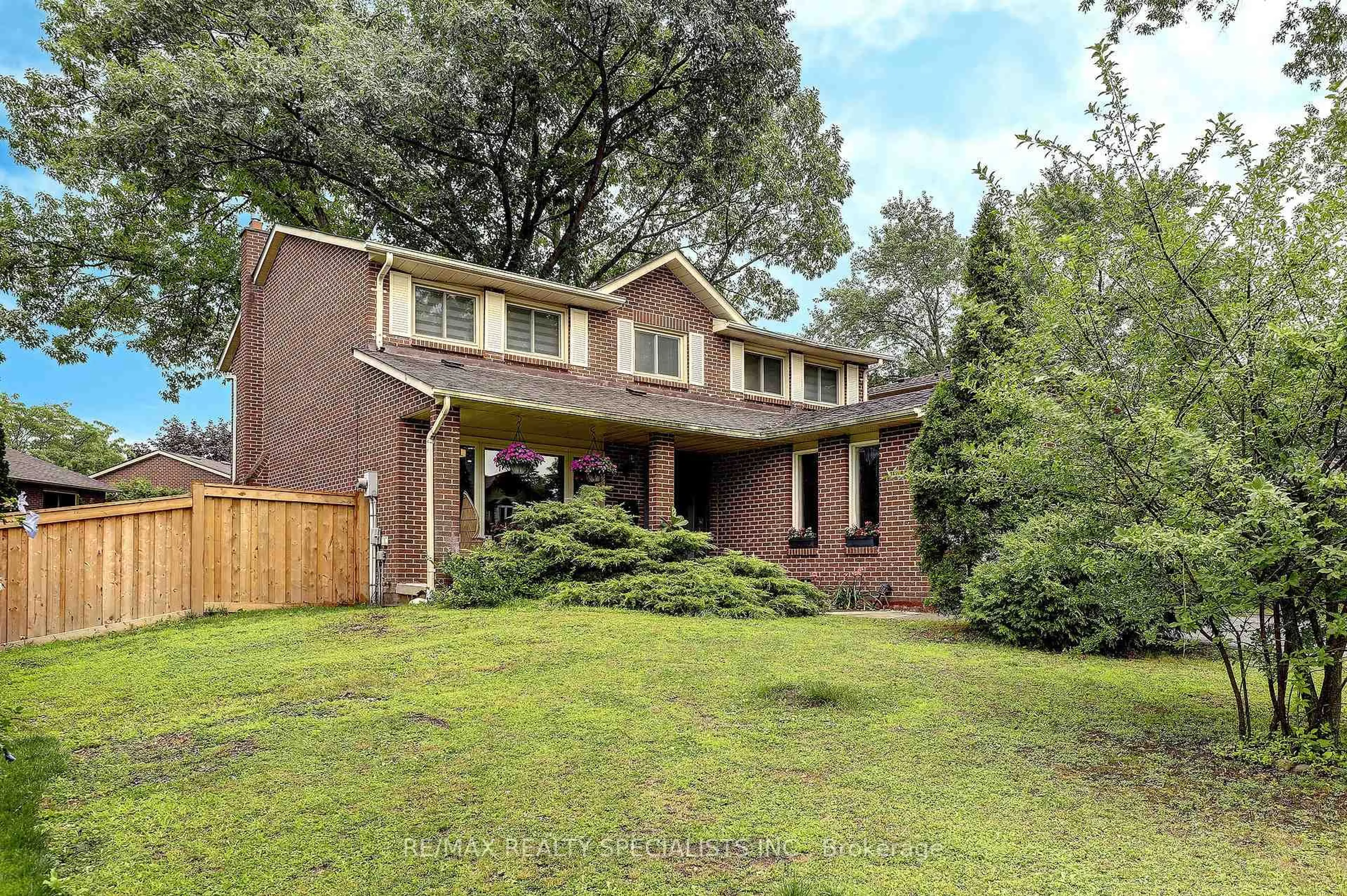 Home with brick exterior material, street for 1712 Fifeshire Crt, Mississauga Ontario L5L 3L6