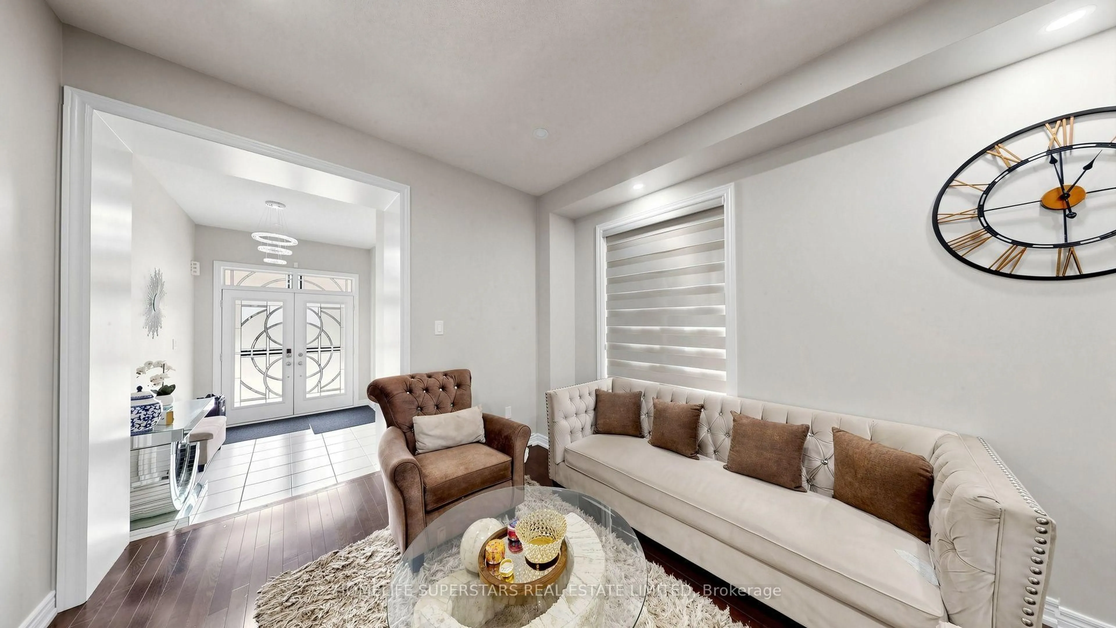 Living room with furniture, unknown for 18 Oconnor Cres, Brampton Ontario L7A 5A6