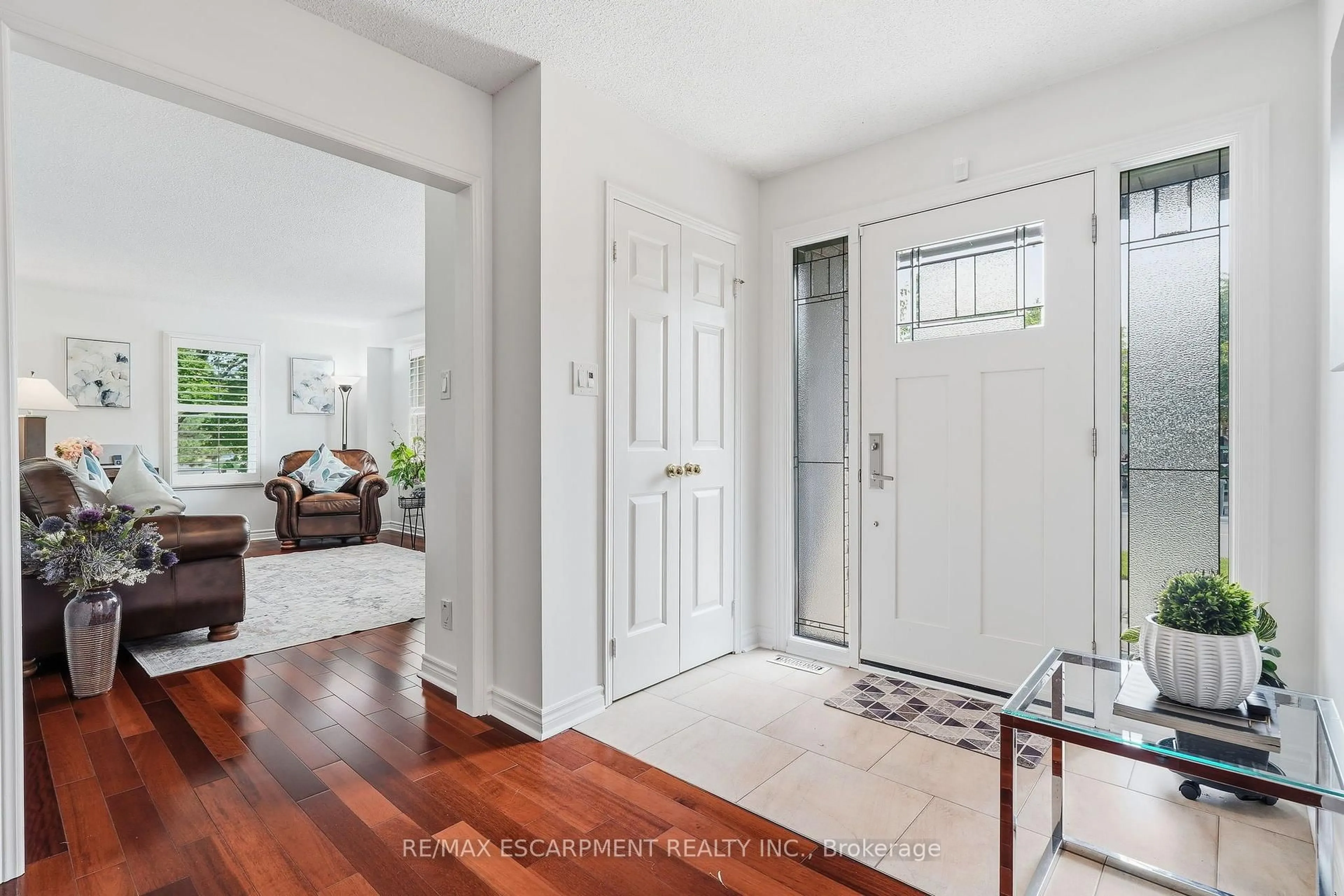 Indoor entryway for 1154 Windrush Dr, Oakville Ontario L6M 1T8