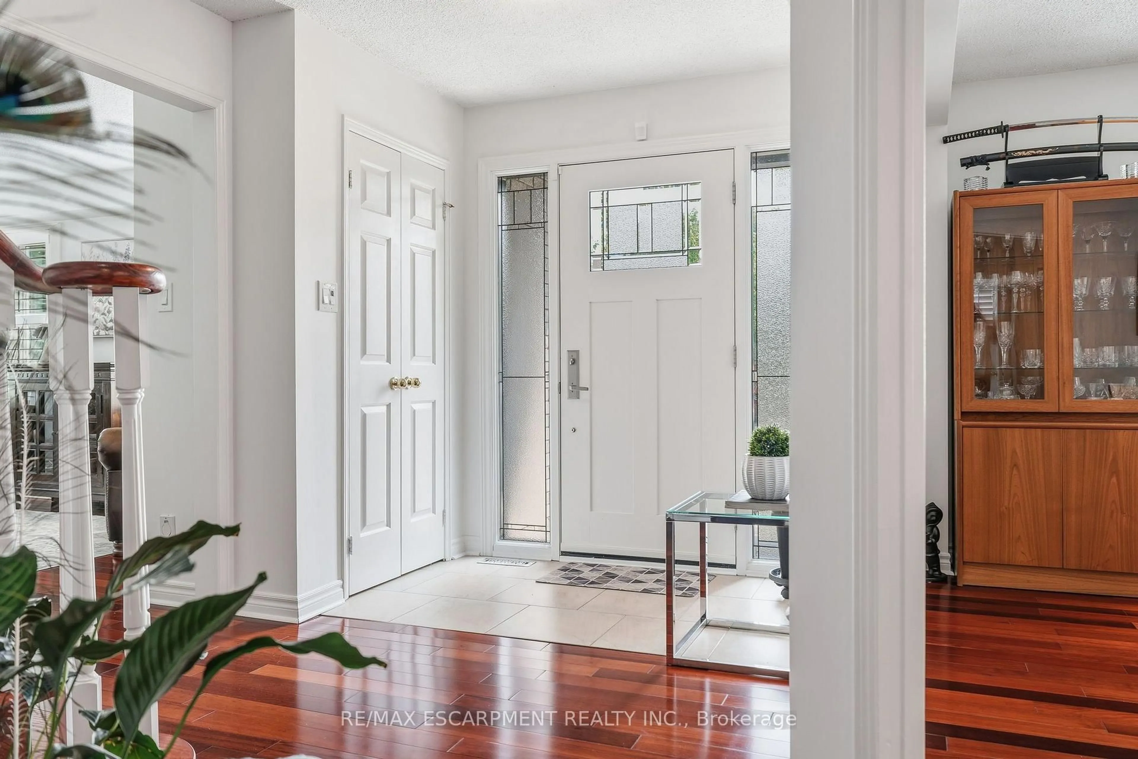 Indoor entryway for 1154 Windrush Dr, Oakville Ontario L6M 1T8