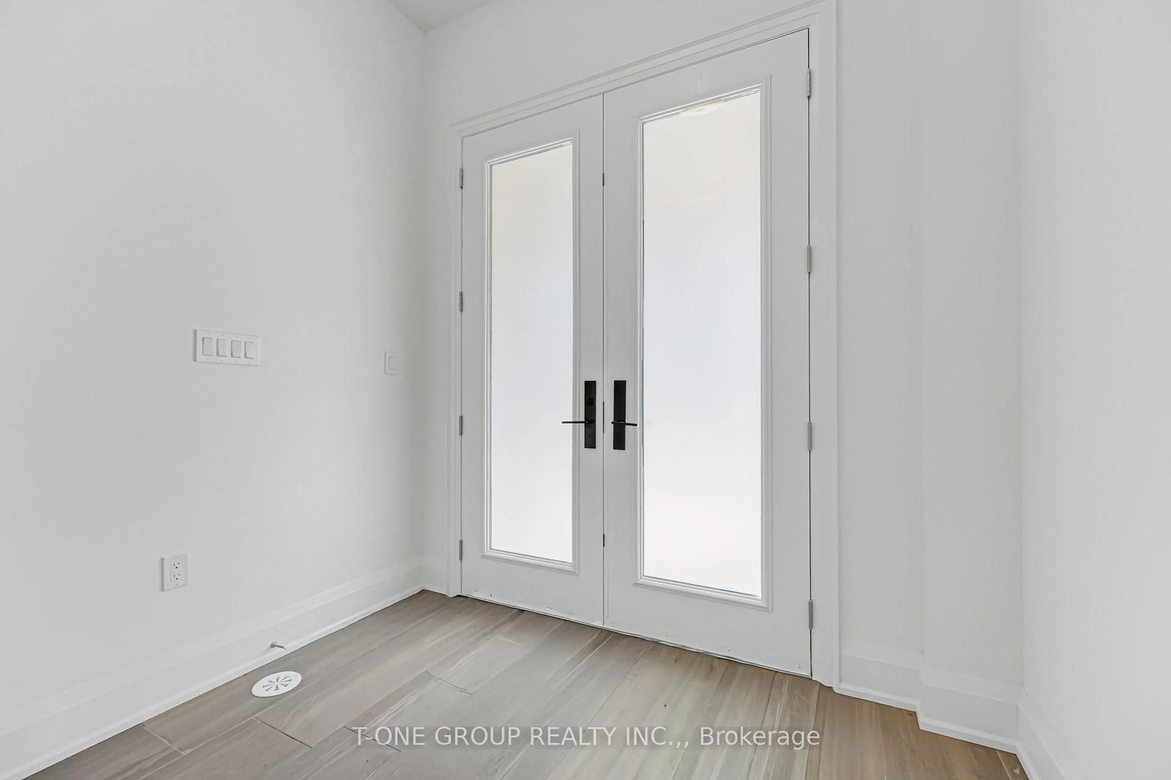 Indoor entryway for 3317 Azam Way, Oakville Ontario L6M 5S2