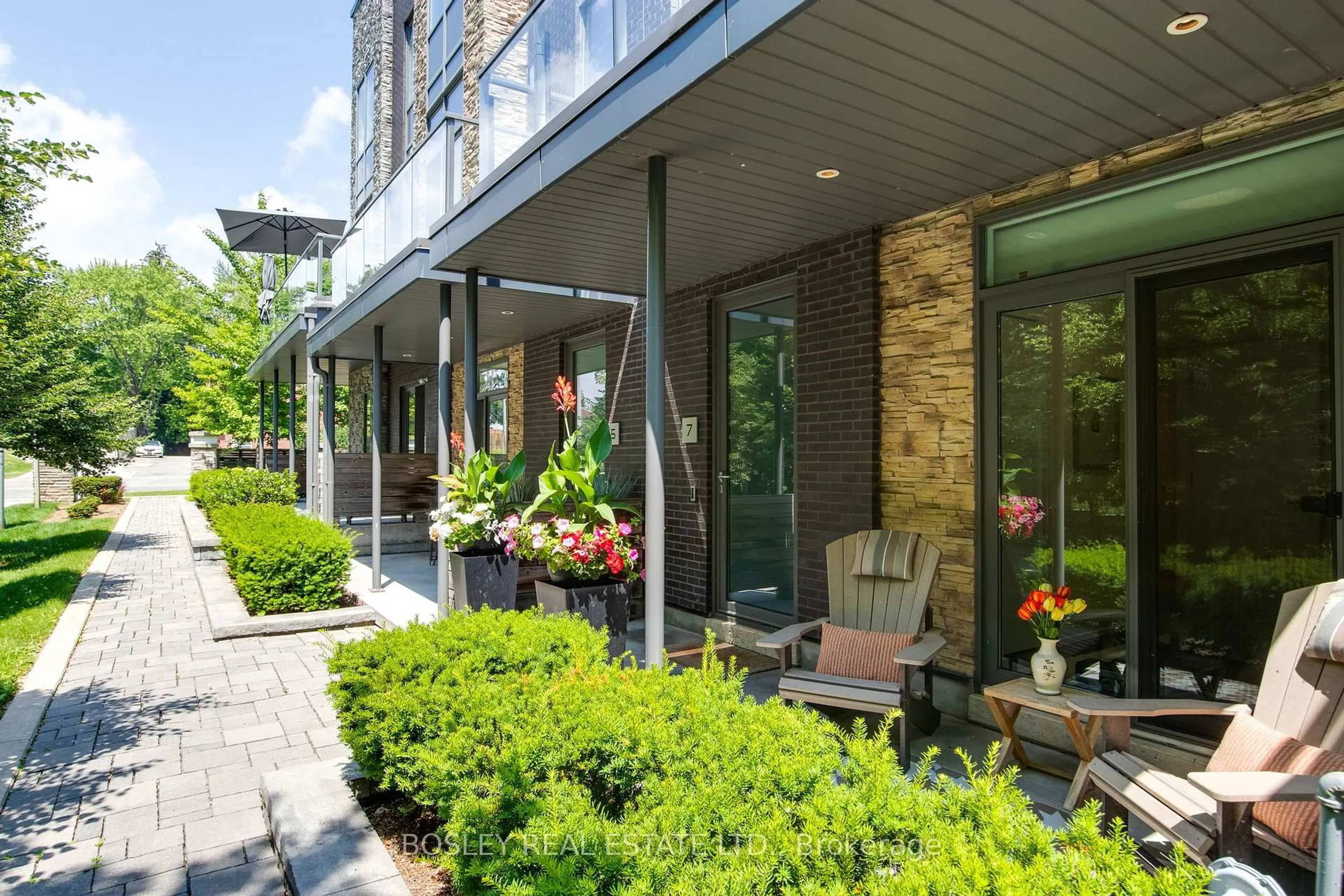 Patio, street for 7 Godfrey's Lane, Mississauga Ontario L5H 2T1