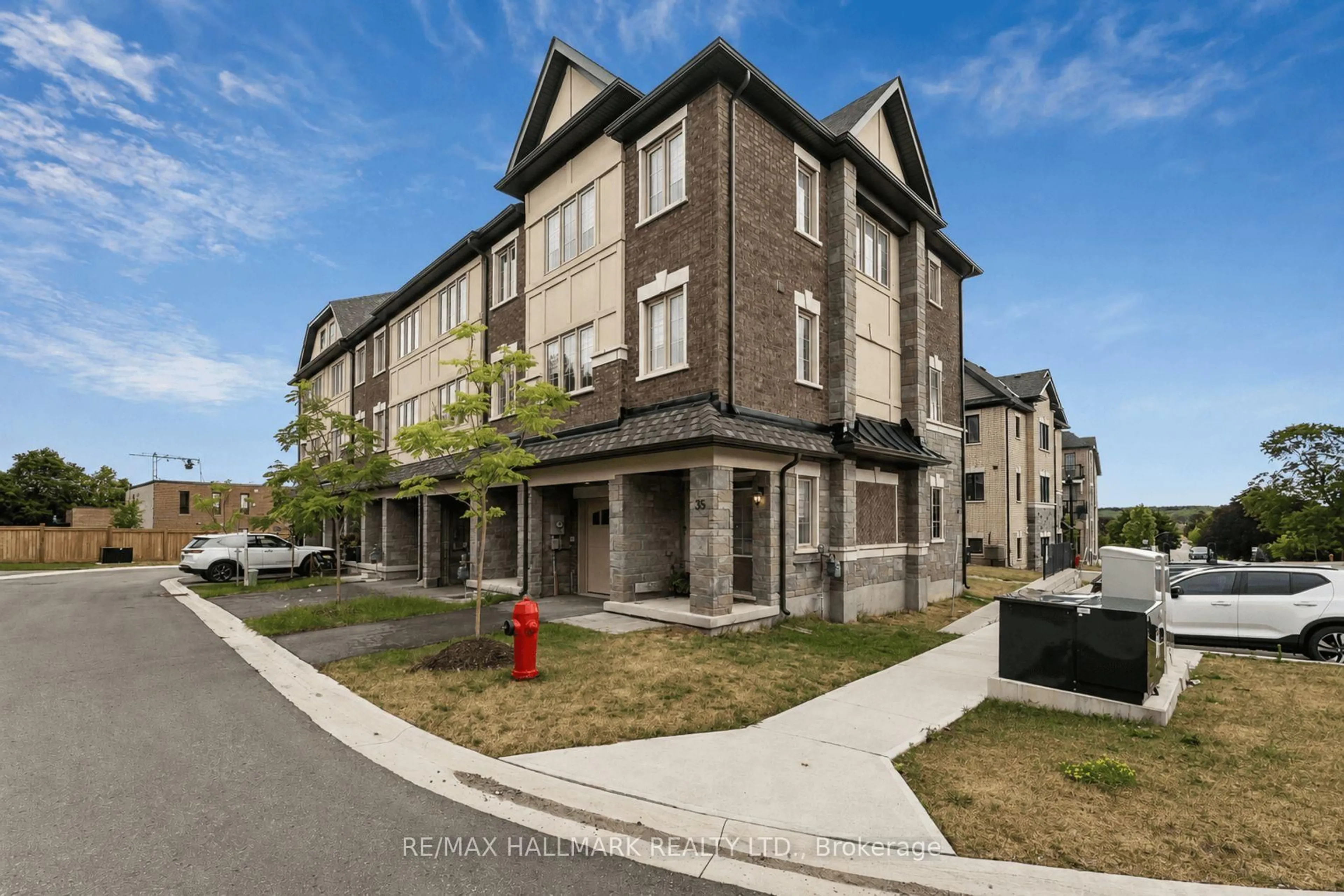 A pic from outside/outdoor area/front of a property/back of a property/a pic from drone, street for 68 First St #35, Orangeville Ontario L9W 2E4