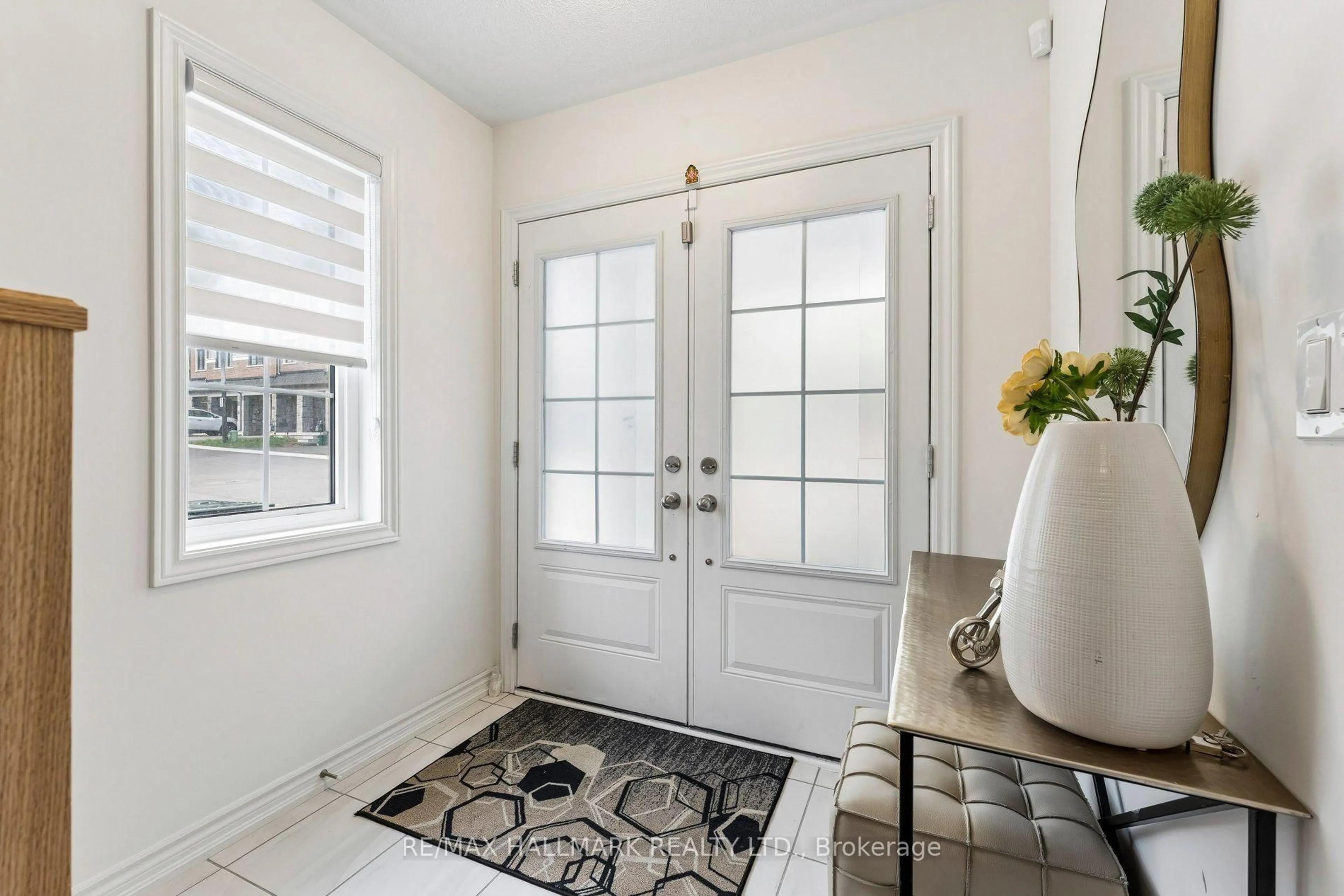 Indoor entryway for 68 First St #35, Orangeville Ontario L9W 2E4