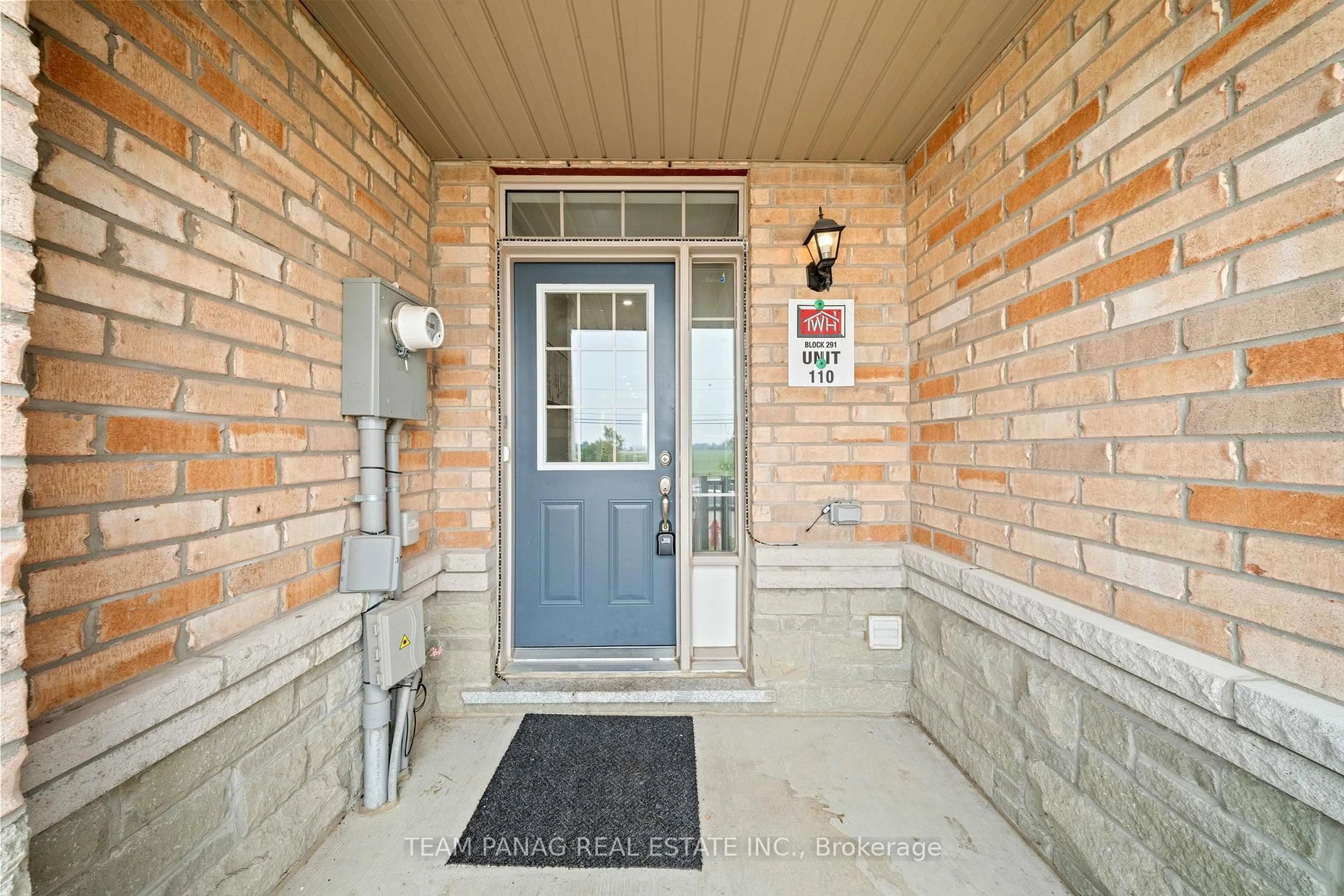 Indoor entryway for 79 Finegan Circ, Brampton Ontario L7A 4Z8