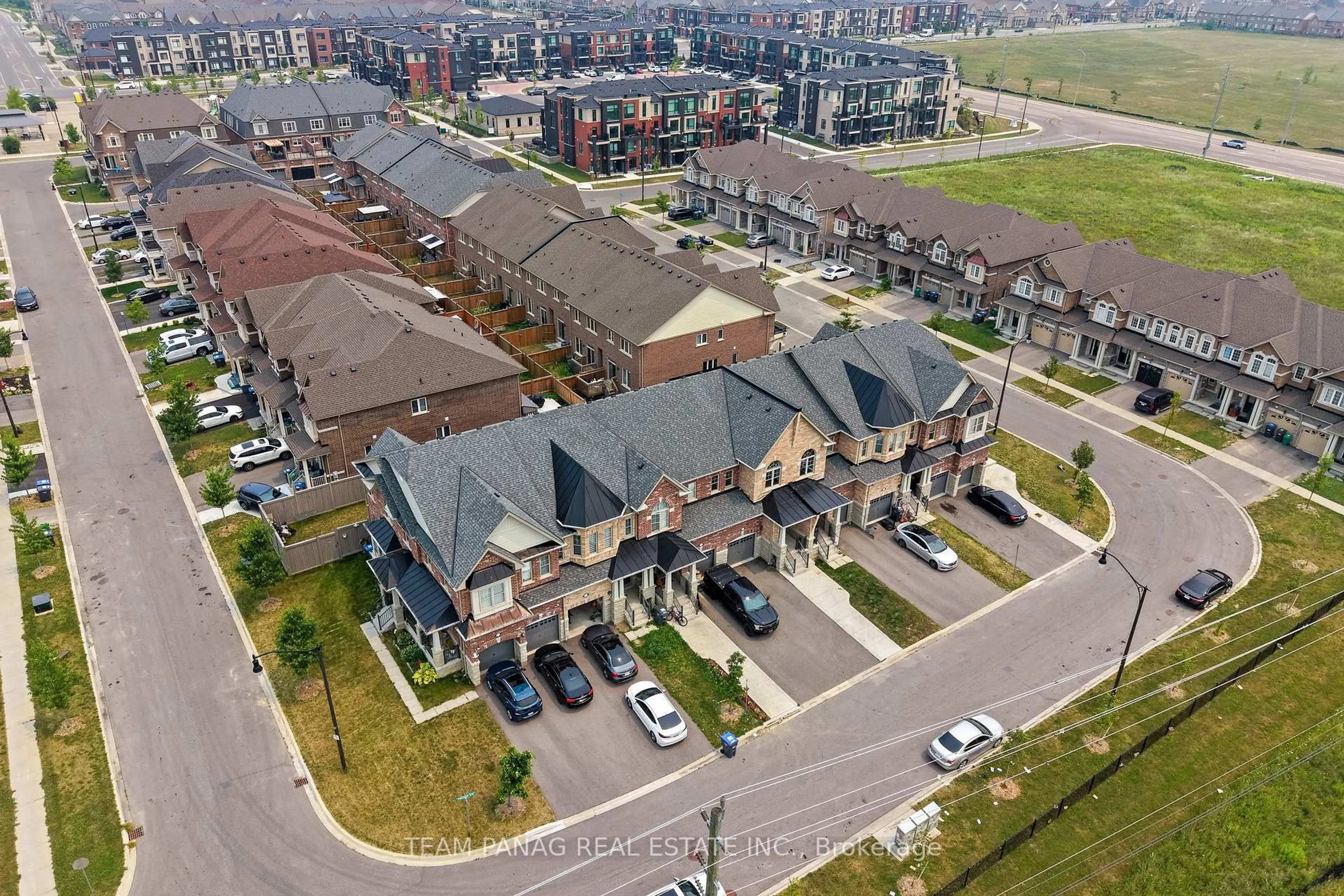 A pic from outside/outdoor area/front of a property/back of a property/a pic from drone, street for 79 Finegan Circ, Brampton Ontario L7A 4Z8