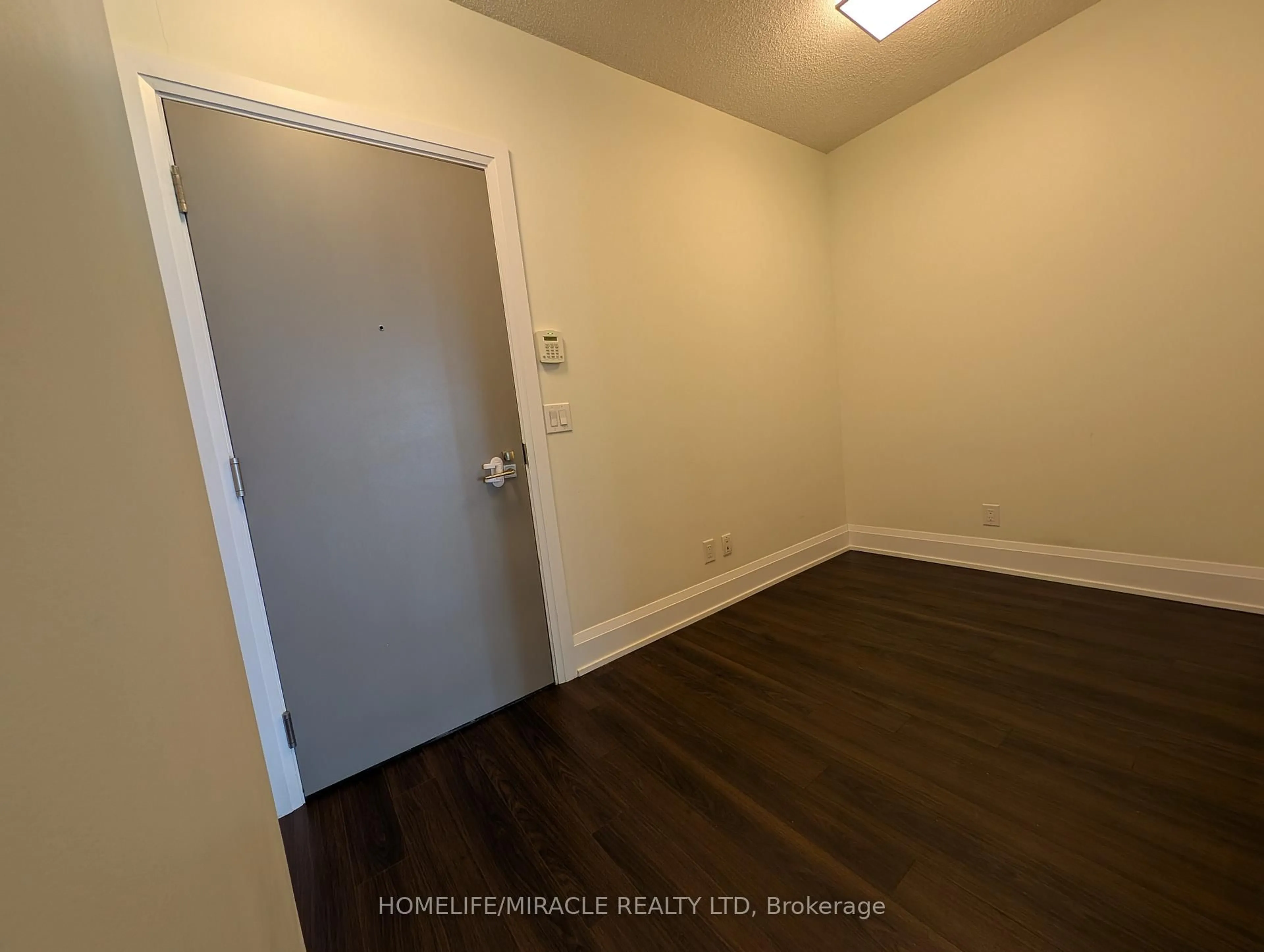A pic of a room for 2 Old Mill Dr #428, Toronto Ontario M6S 0A2