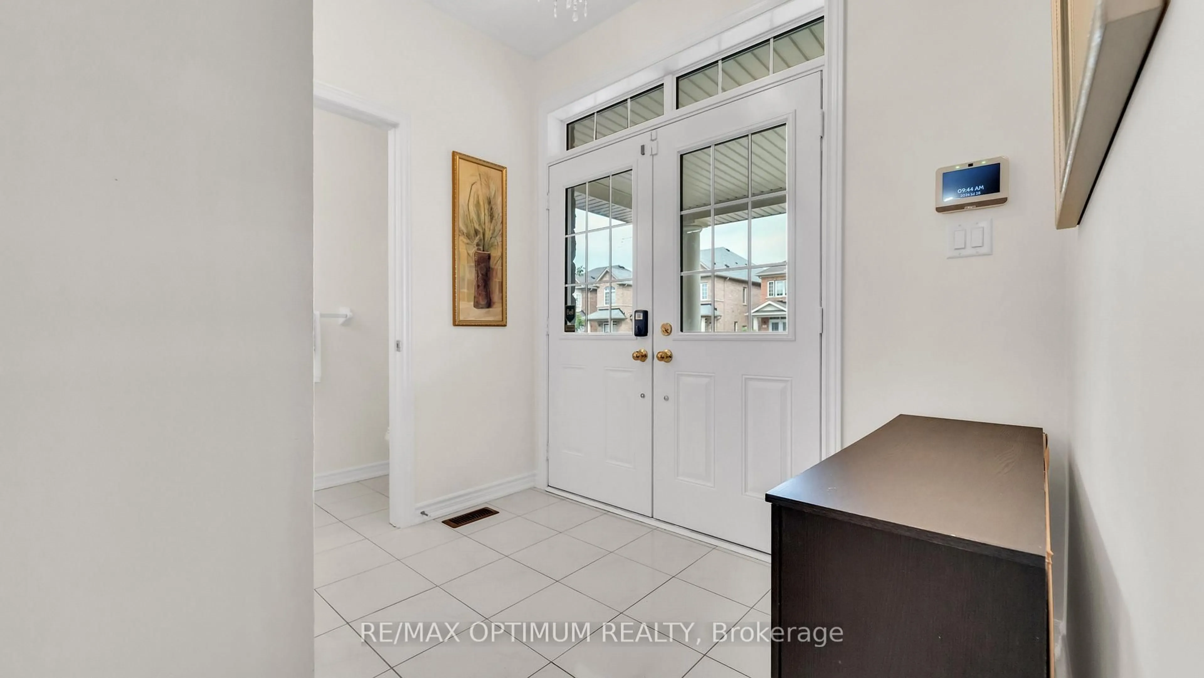 Indoor entryway for 25 Walbrook Rd, Brampton Ontario L6X 3E3