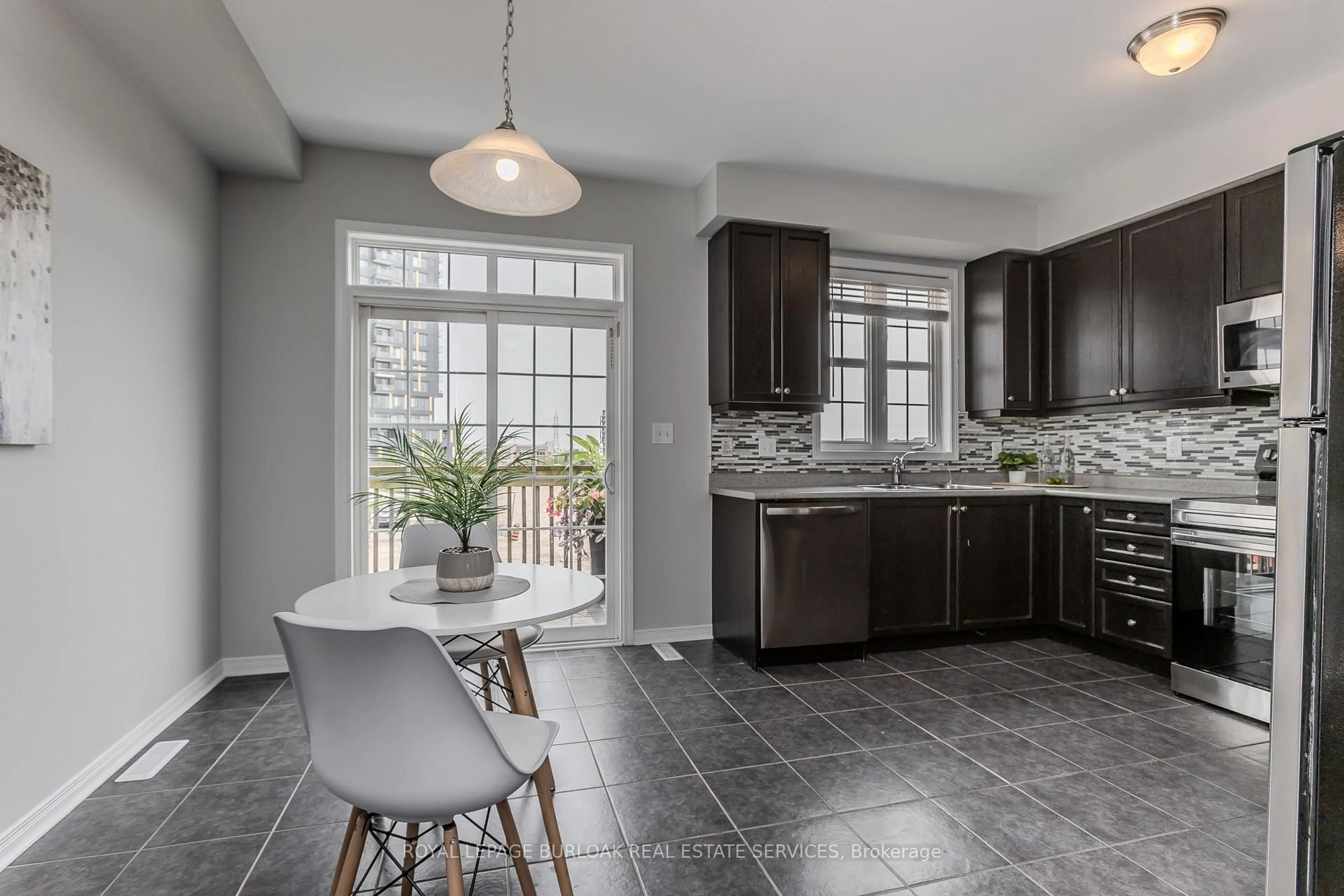 Open concept kitchen, ceramic/tile floor for 4823 Thomas Alton Blvd #48, Burlington Ontario L7M 0V2