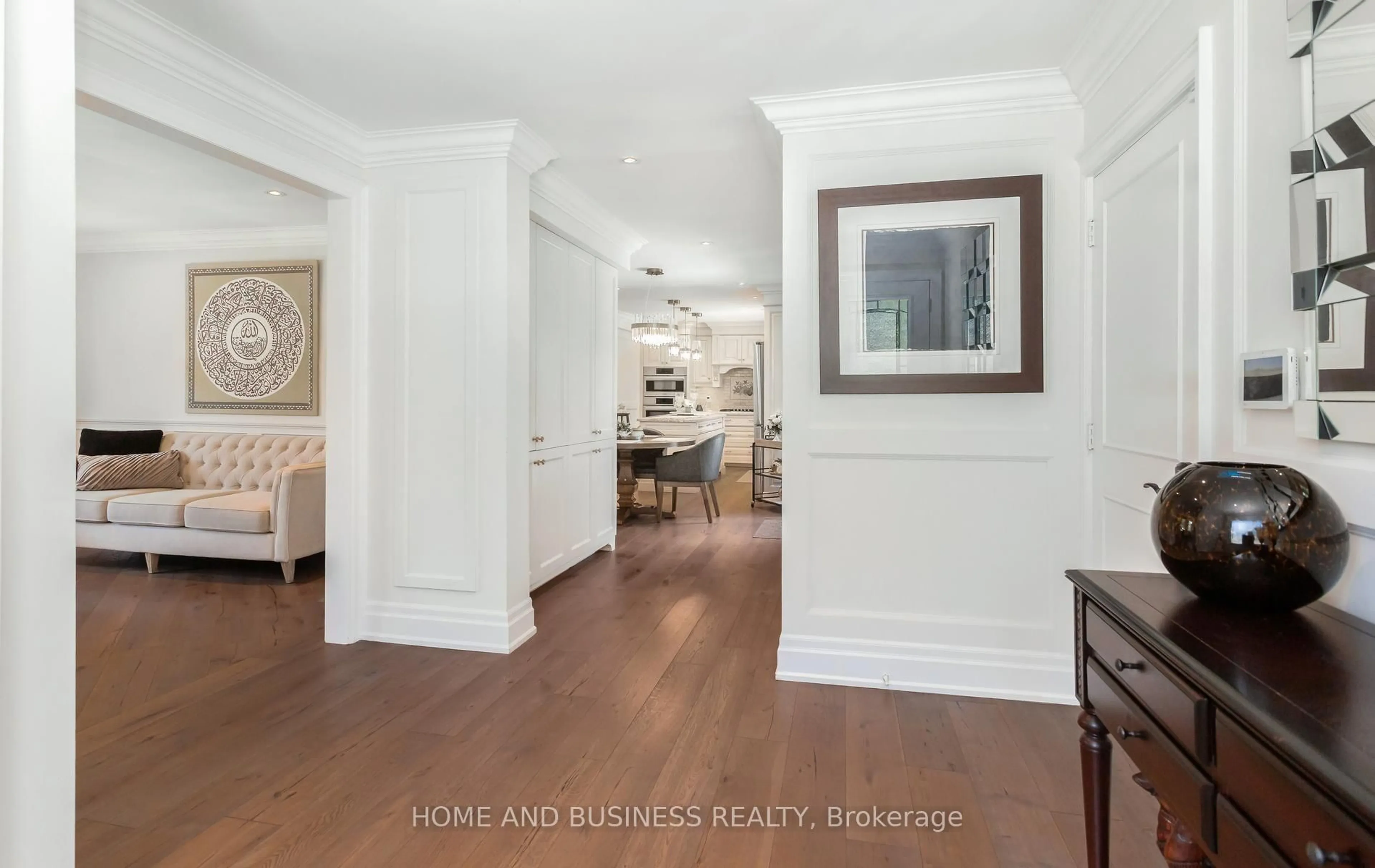 Indoor entryway for 1335 Mississauga Rd, Mississauga Ontario L5H 2J3