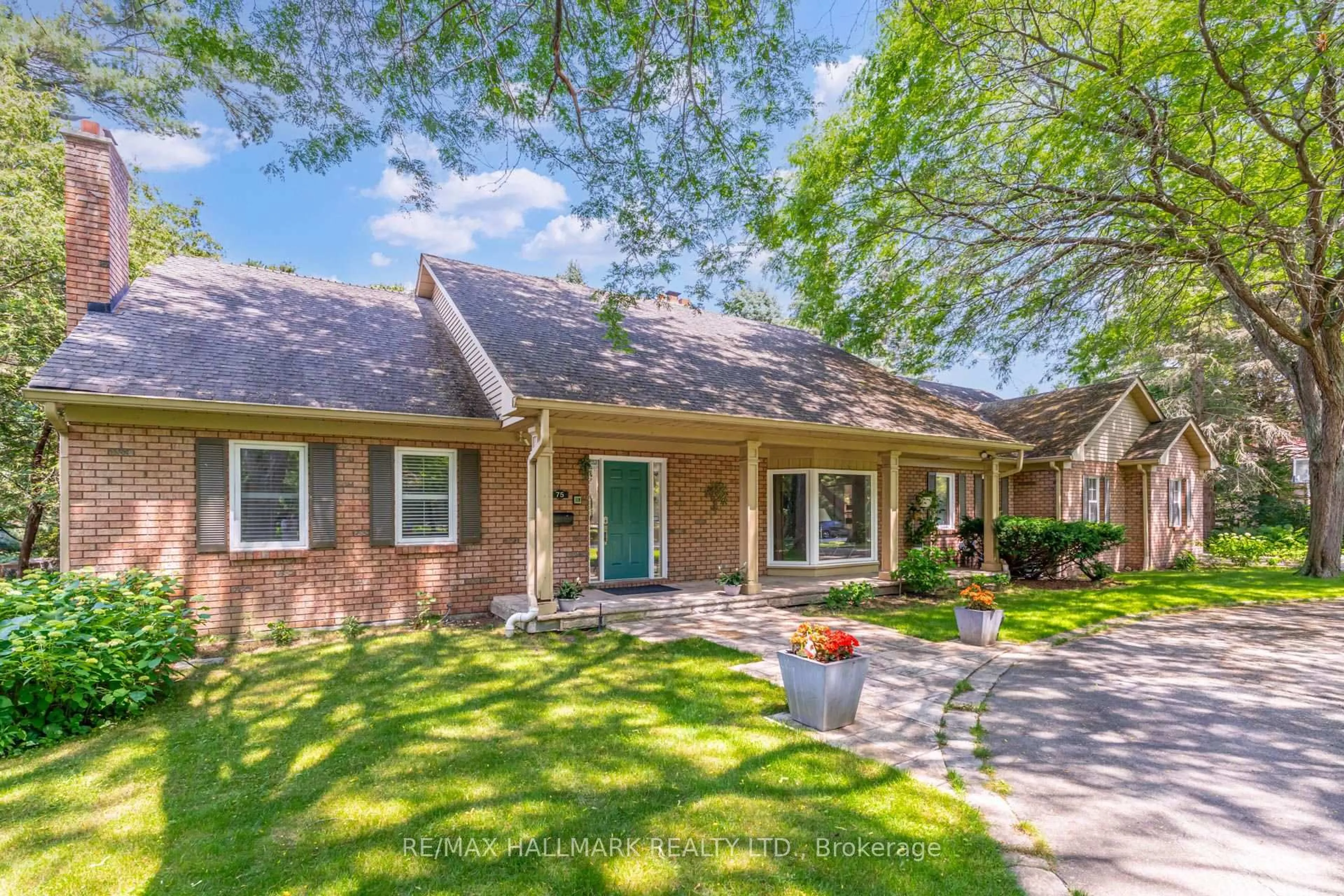 Home with brick exterior material, street for 75 Arbour Dr, Oakville Ontario L6J 4Y6