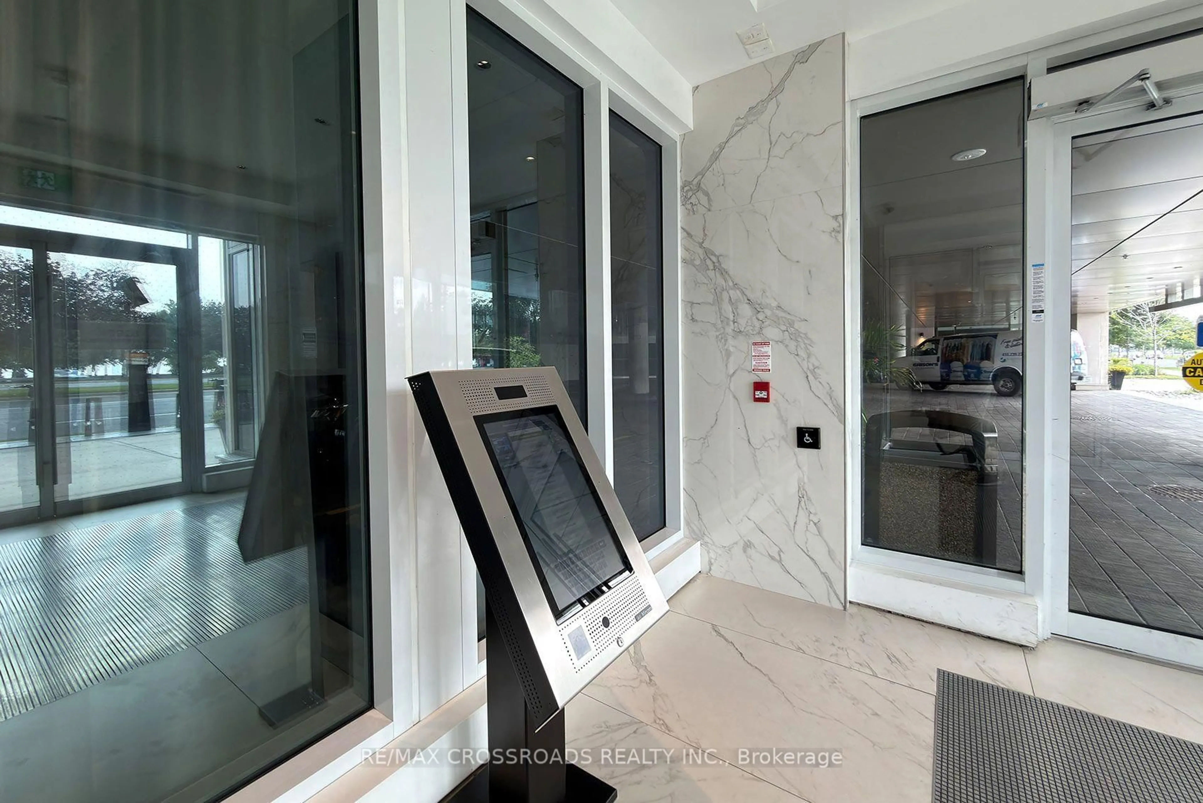 Indoor foyer for 1928 Lake Shore Blvd #2109, Toronto Ontario M6S 0B1