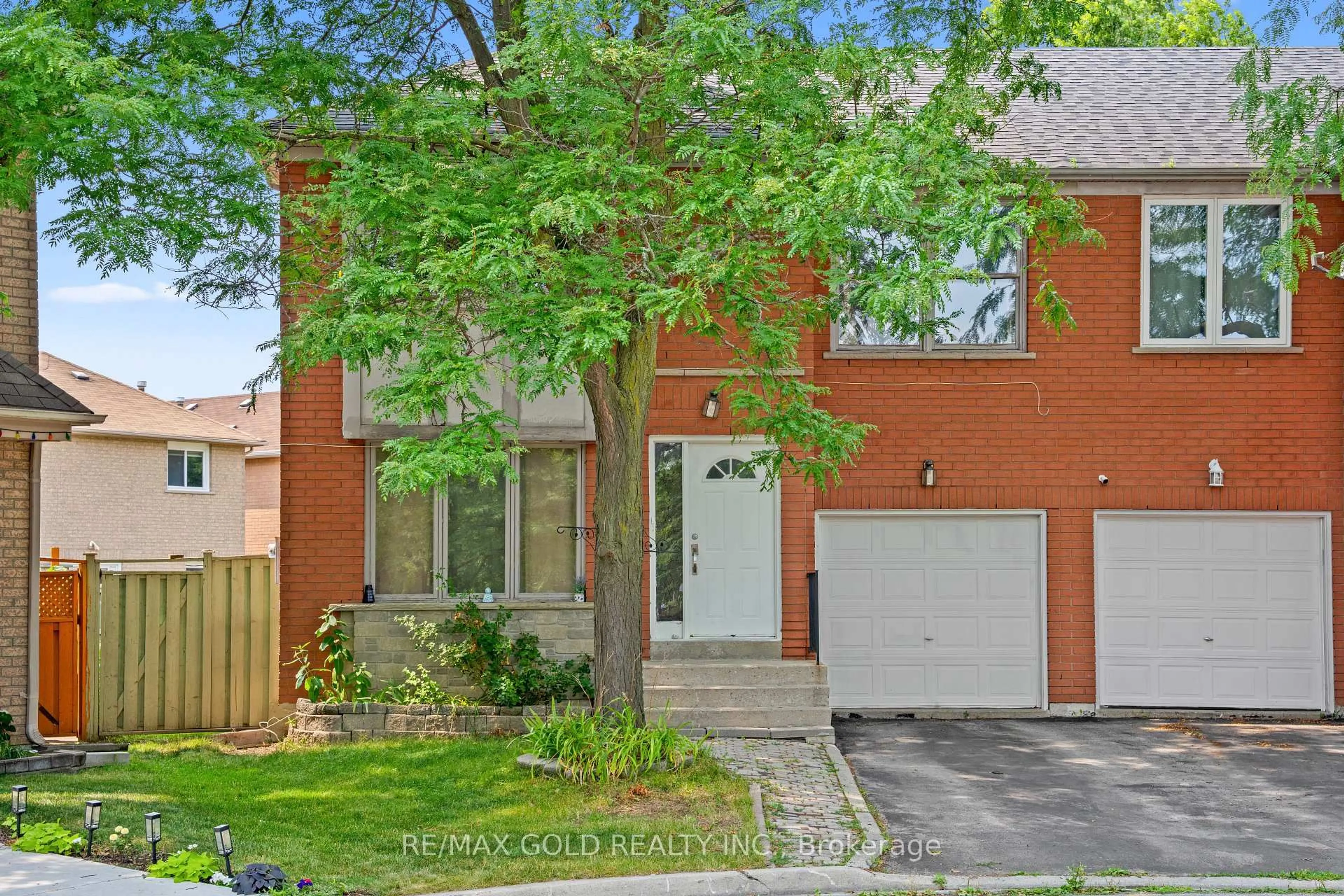 Home with brick exterior material, street for 27 Lofty Pines Pl, Brampton Ontario L6R 1K6