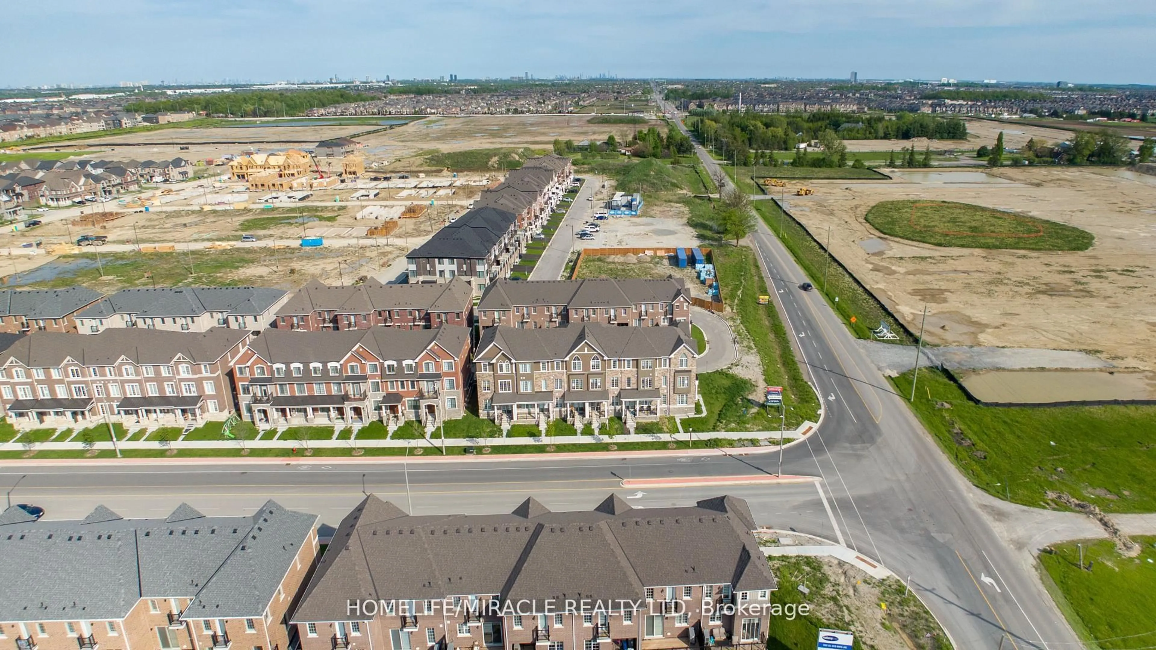 A pic from outside/outdoor area/front of a property/back of a property/a pic from drone, street for 6 Bellasera Way, Caledon Ontario L7C 1Z9