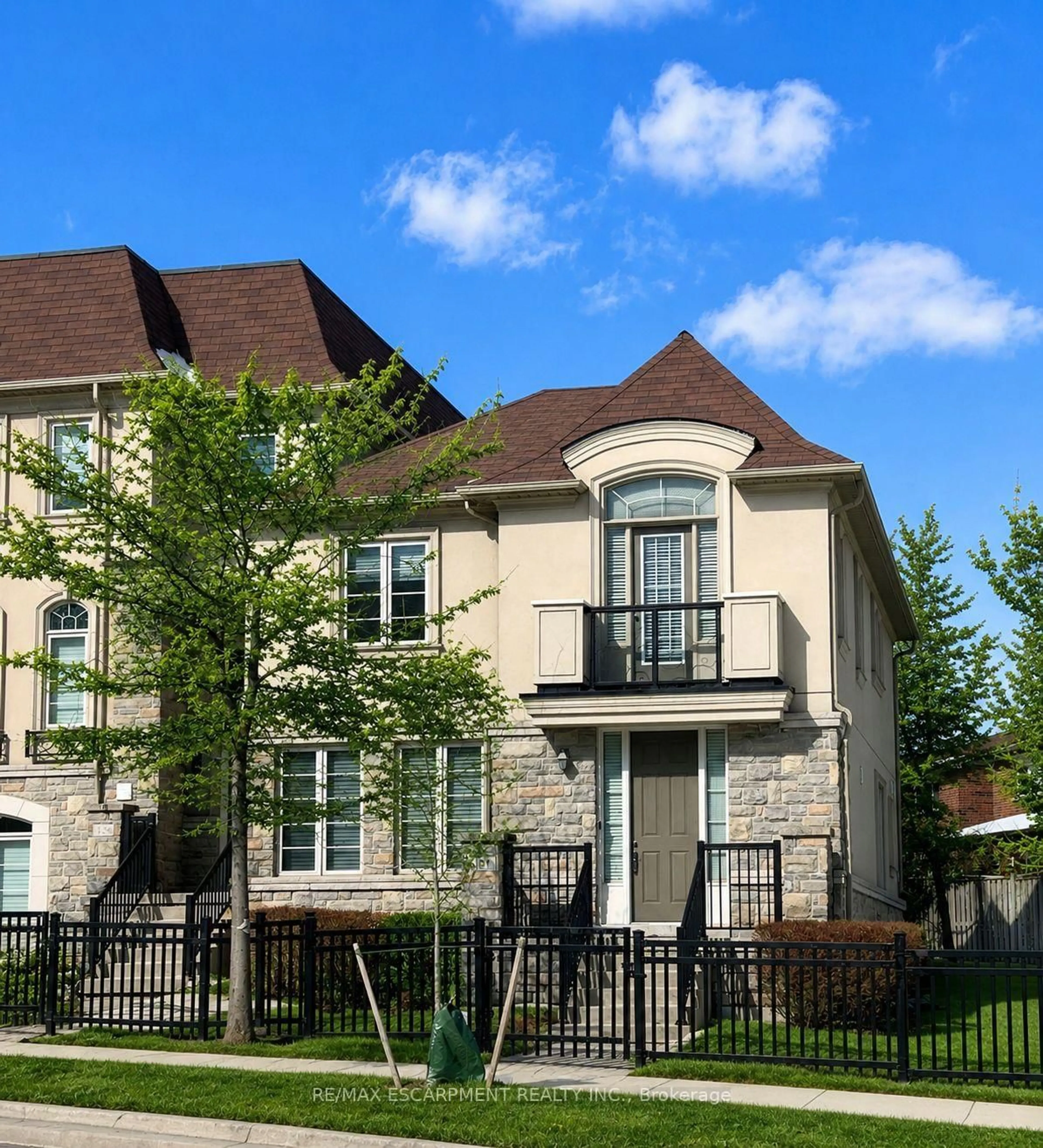 Home with brick exterior material, street for 131 Robert Speck Pkwy, Mississauga Ontario L4Z 0A6