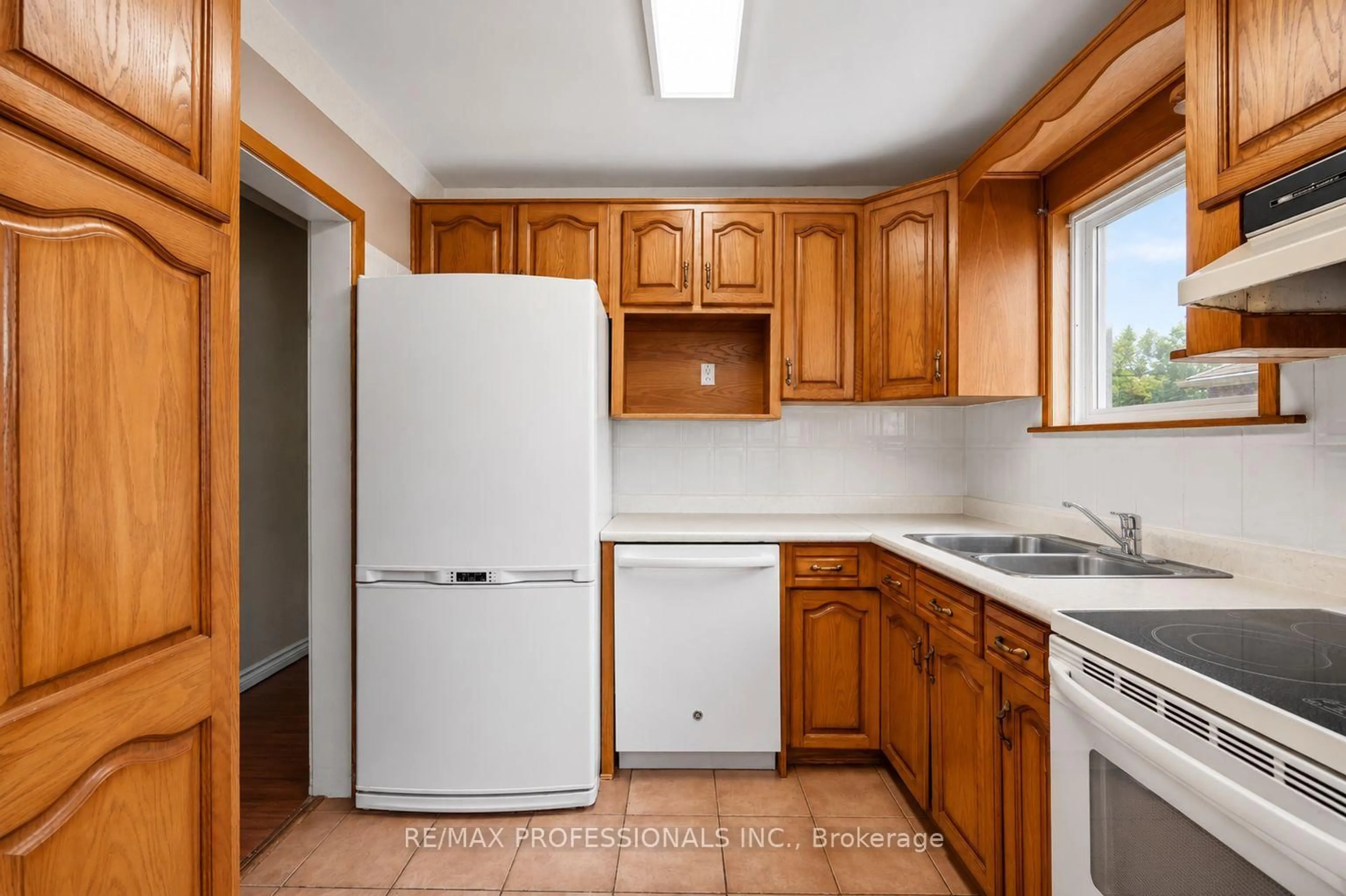 Standard kitchen, unknown for 15 Huntsmoor Rd, Toronto Ontario M9W 3R4