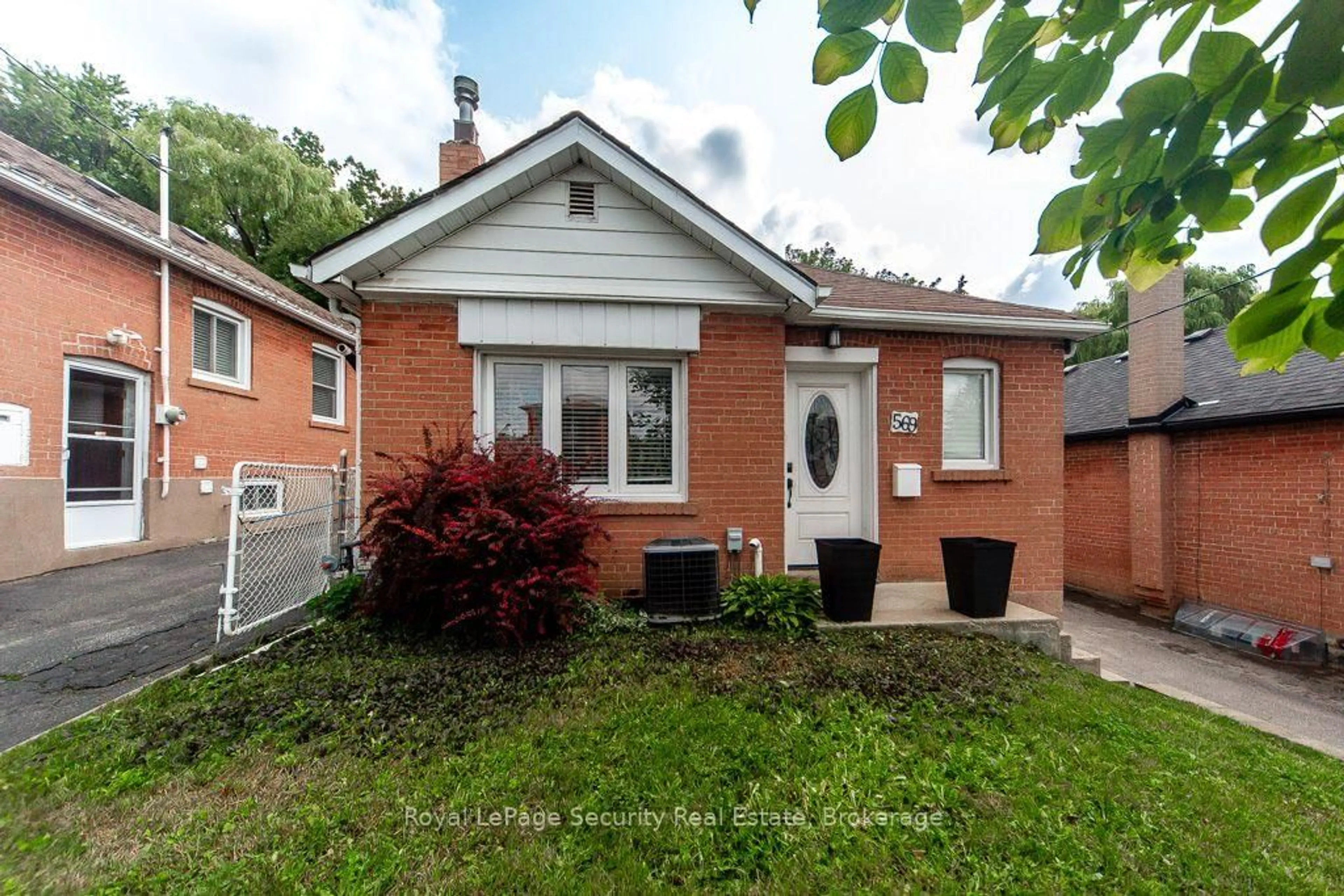 Unknown for 569 McRoberts Ave, Toronto Ontario M6E 4R5