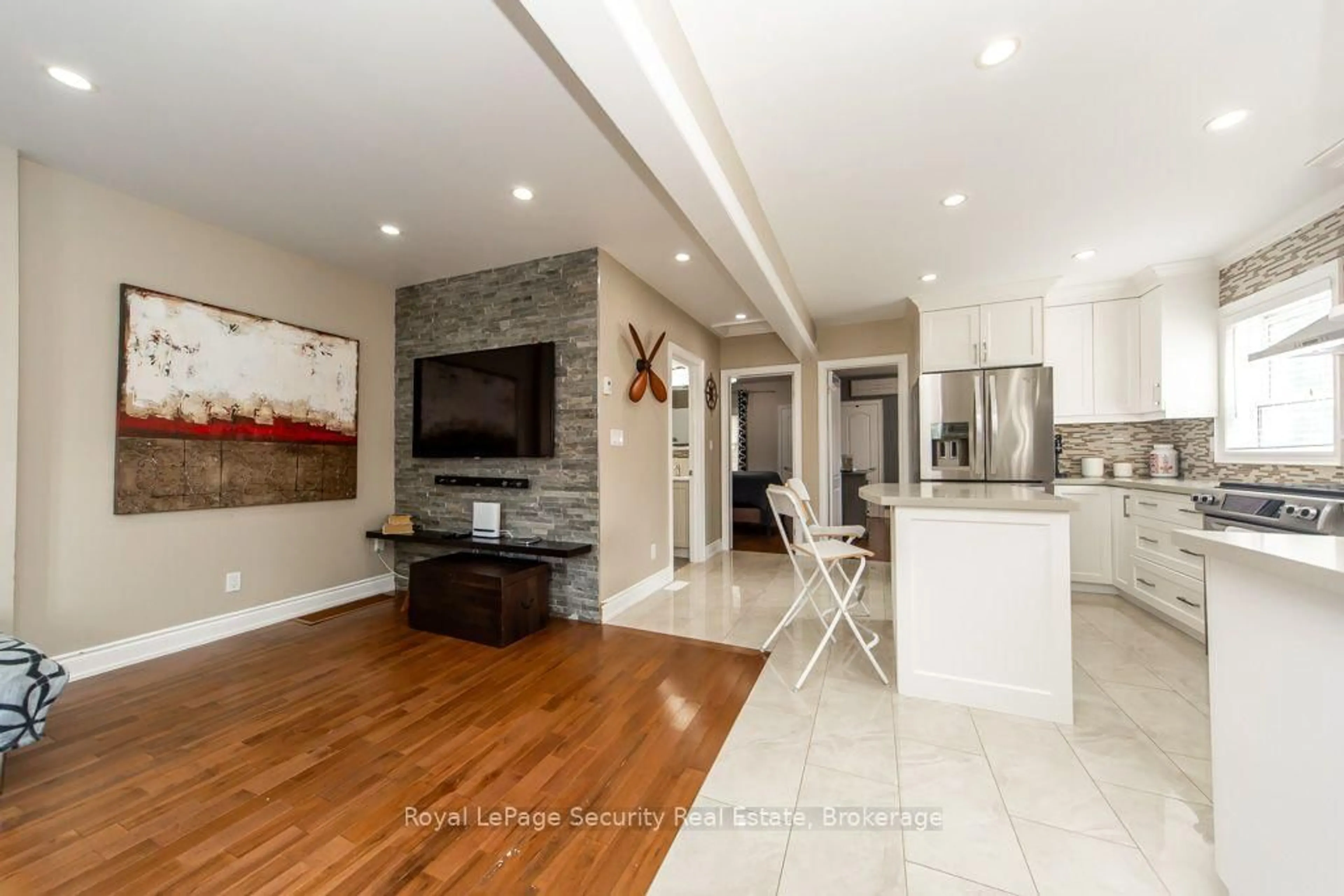 Unknown for 569 McRoberts Ave, Toronto Ontario M6E 4R5