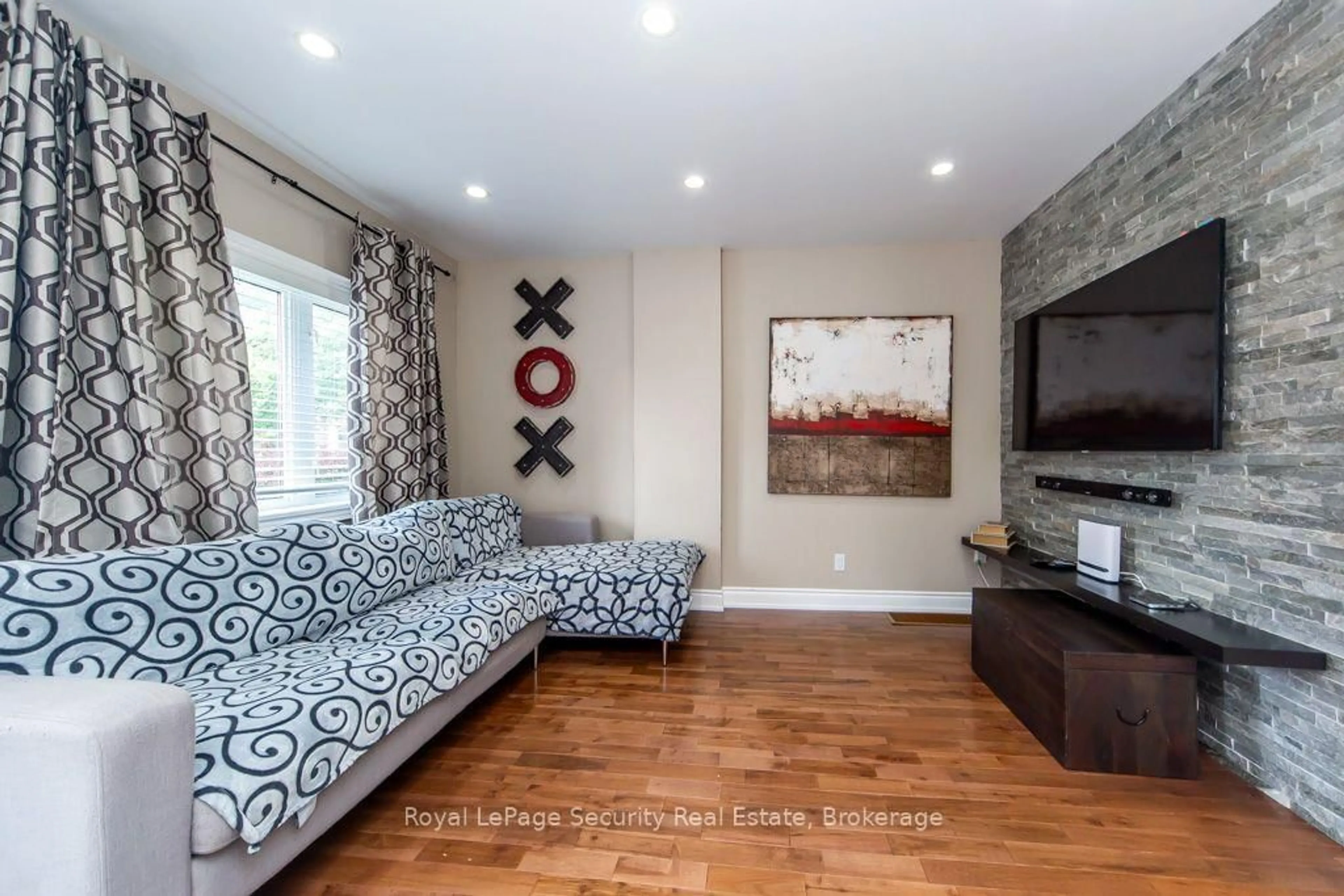 Unknown for 569 McRoberts Ave, Toronto Ontario M6E 4R5