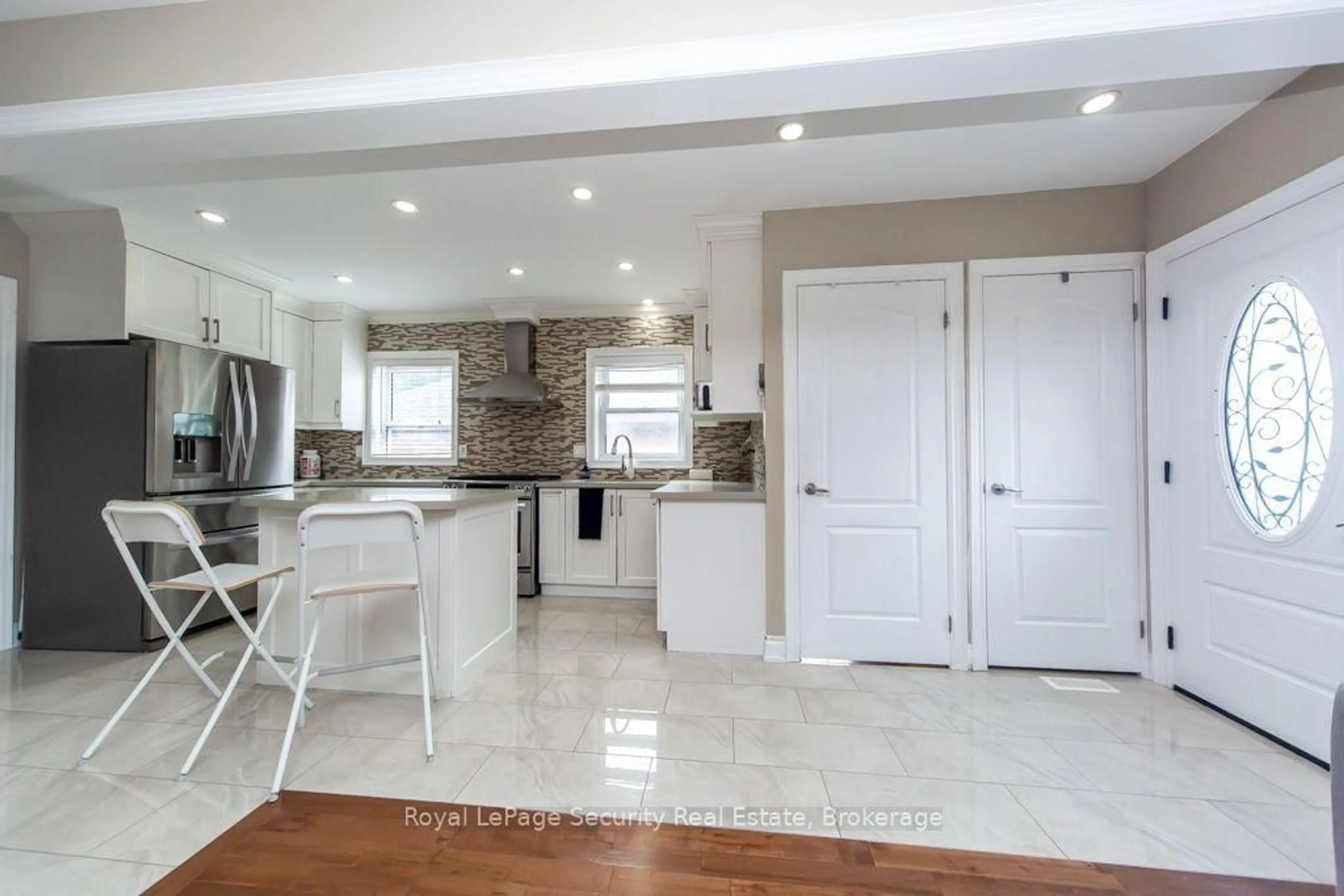 Unknown for 569 McRoberts Ave, Toronto Ontario M6E 4R5