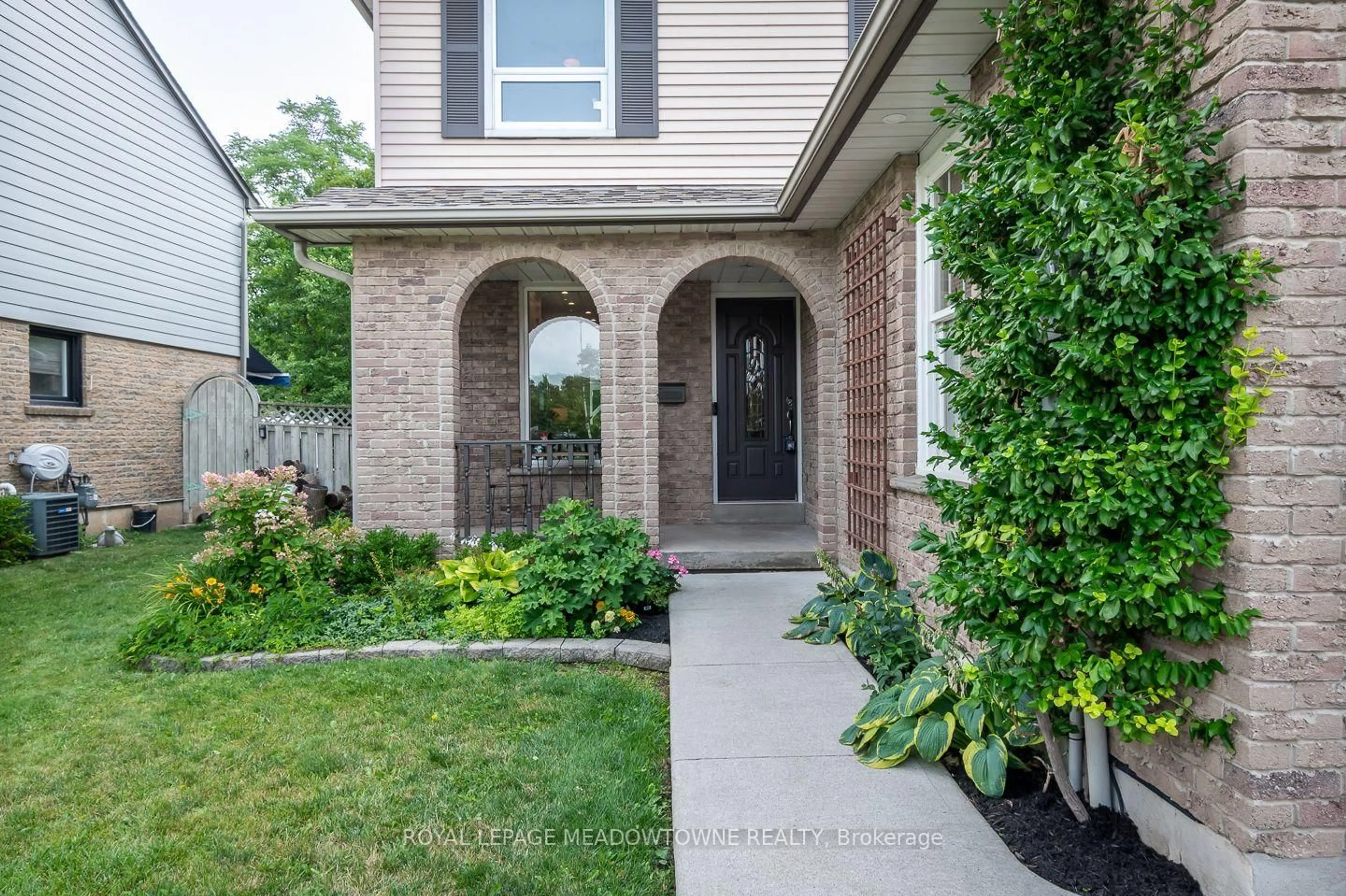 Home with brick exterior material, street for 784 Laurier Ave, Milton Ontario L9T 4H1
