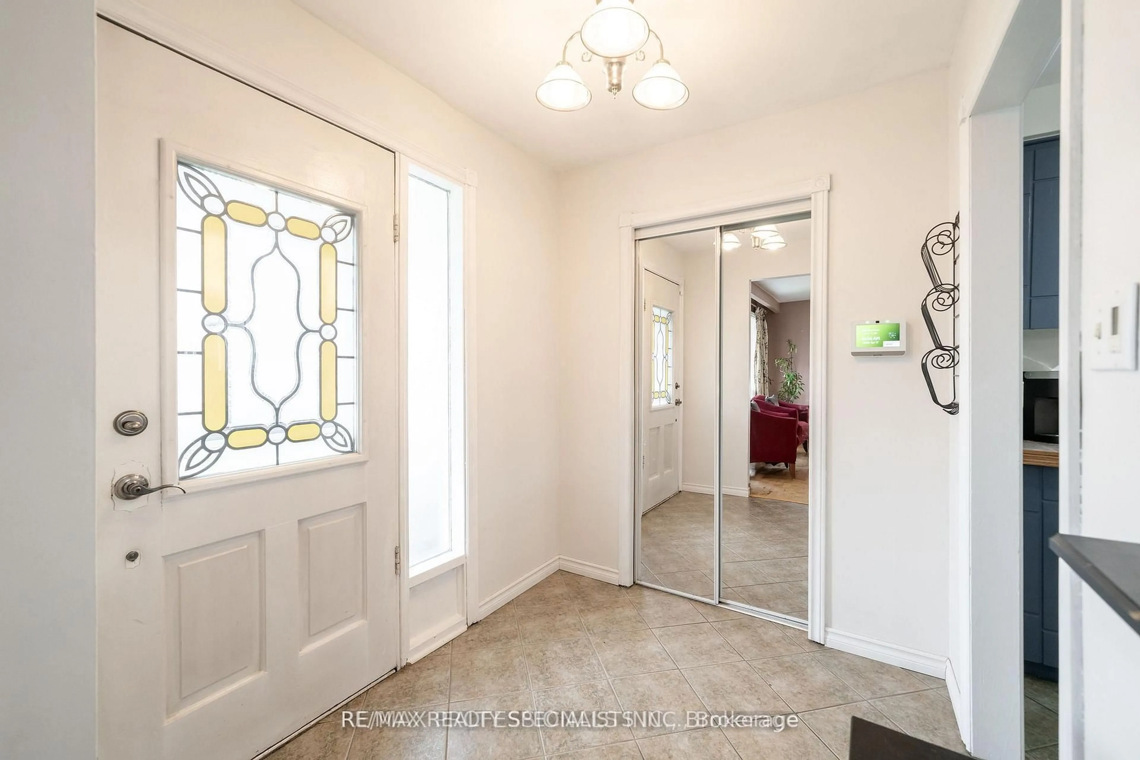 Indoor entryway for 2679 Frankston Rd, Mississauga Ontario L5L 1S3