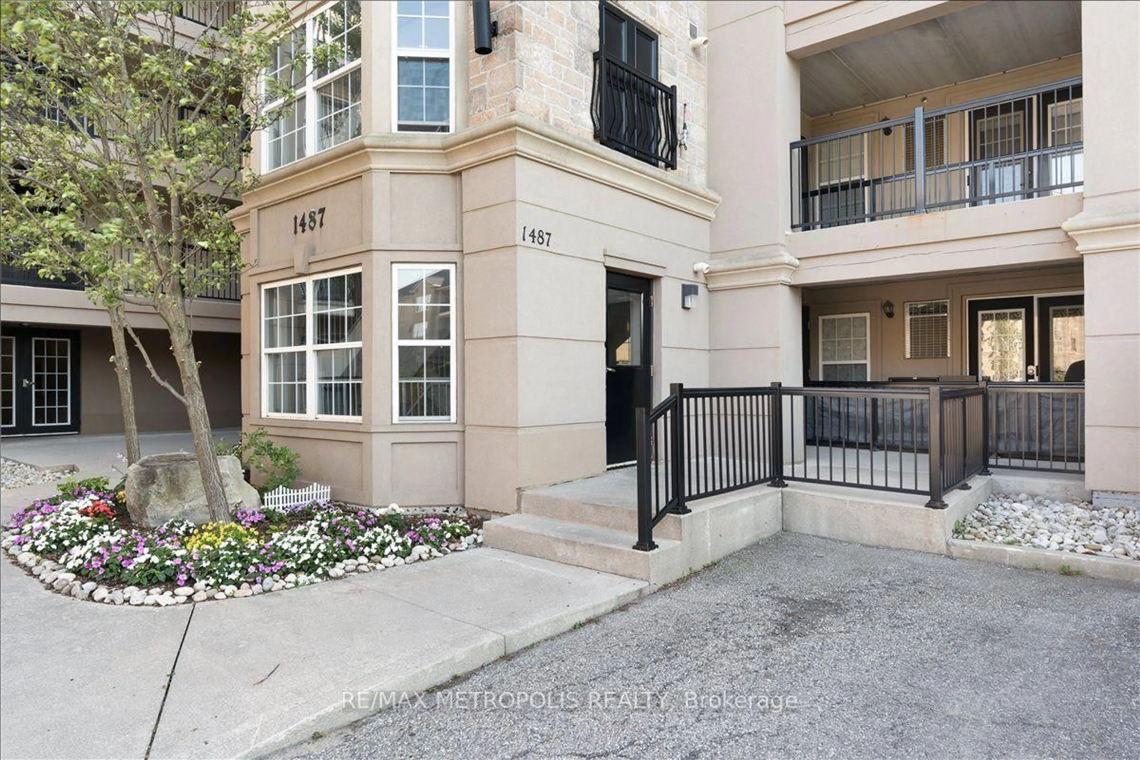 Unknown for 1487 Maple Ave #307, Milton Ontario L9T 0B7