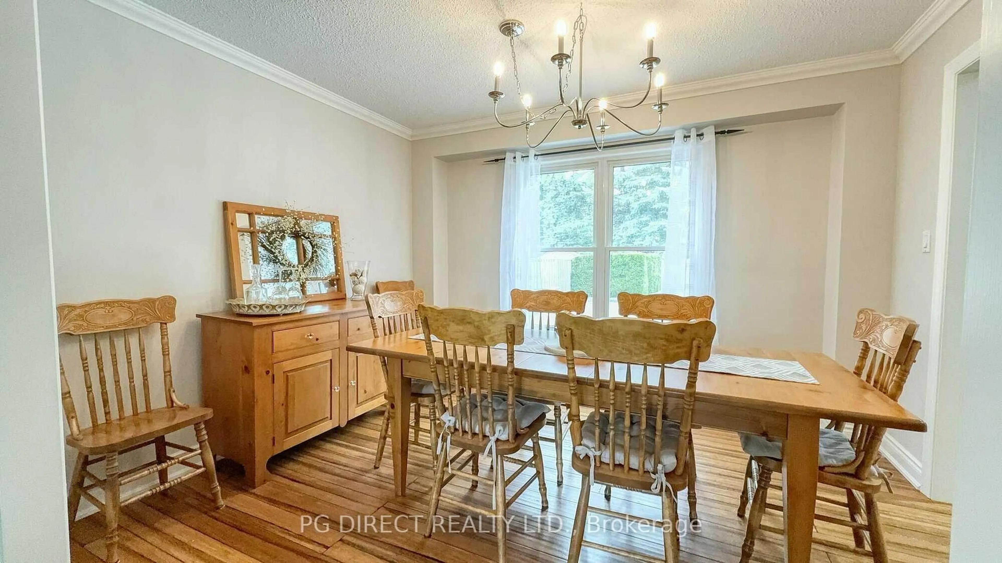 Dining room, wood/laminate floor for 12 Meadow Dr, Caledon Ontario L7K 1A3