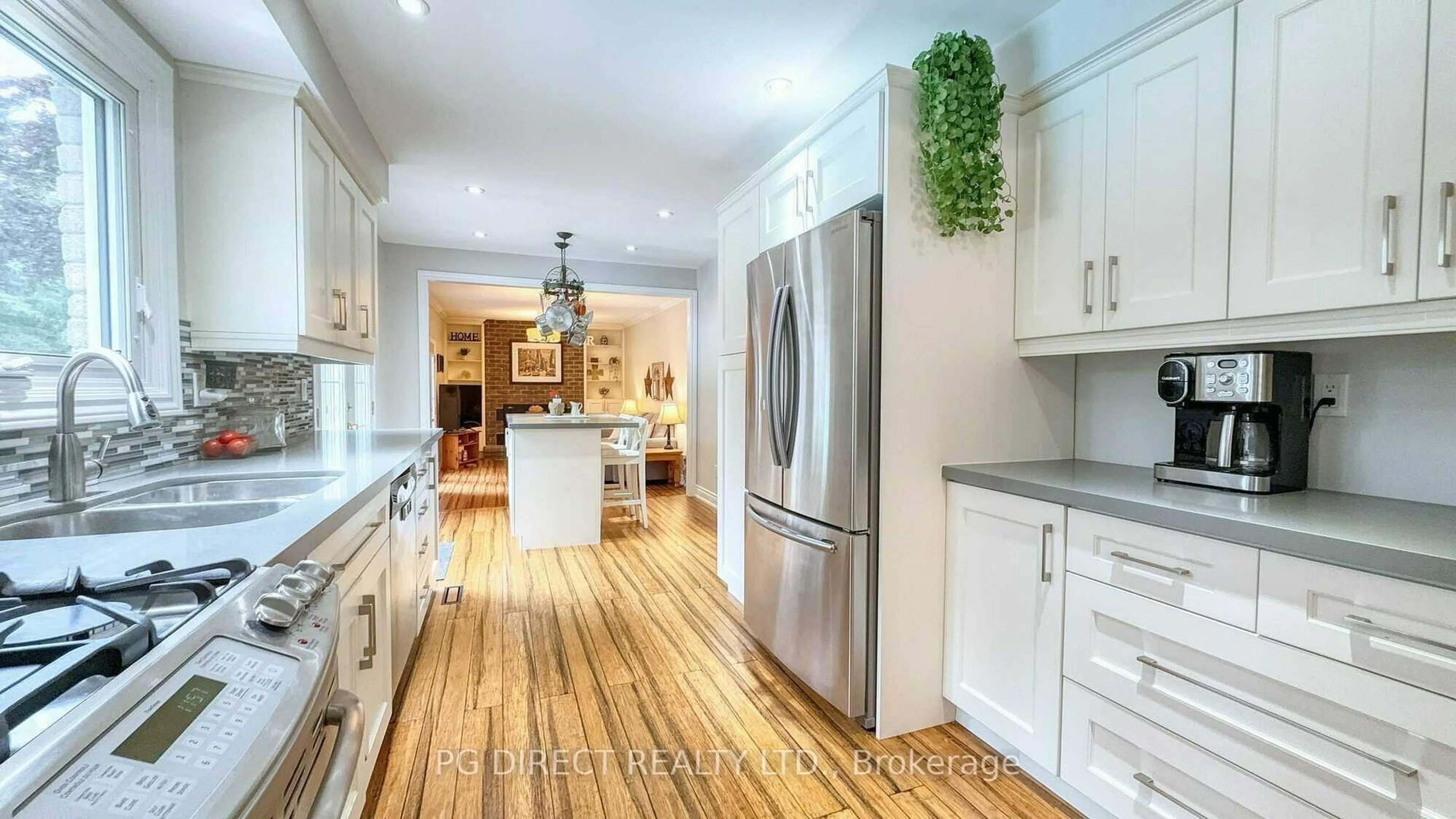 Open concept kitchen, unknown for 12 Meadow Dr, Caledon Ontario L7K 1A3
