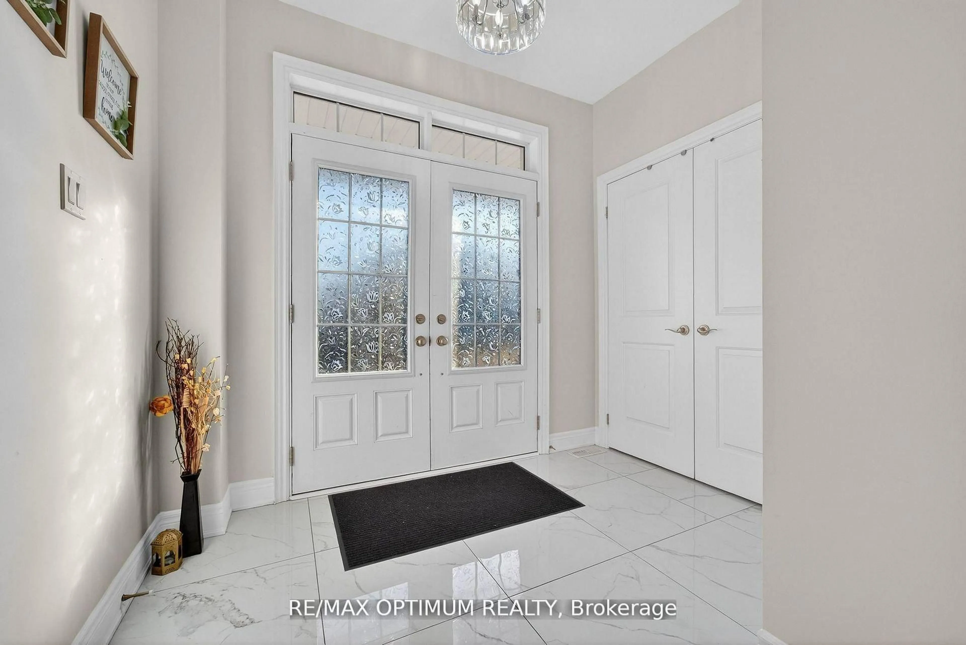 Indoor entryway for 5 Blue Silo Way, Brampton Ontario L6X 5P5