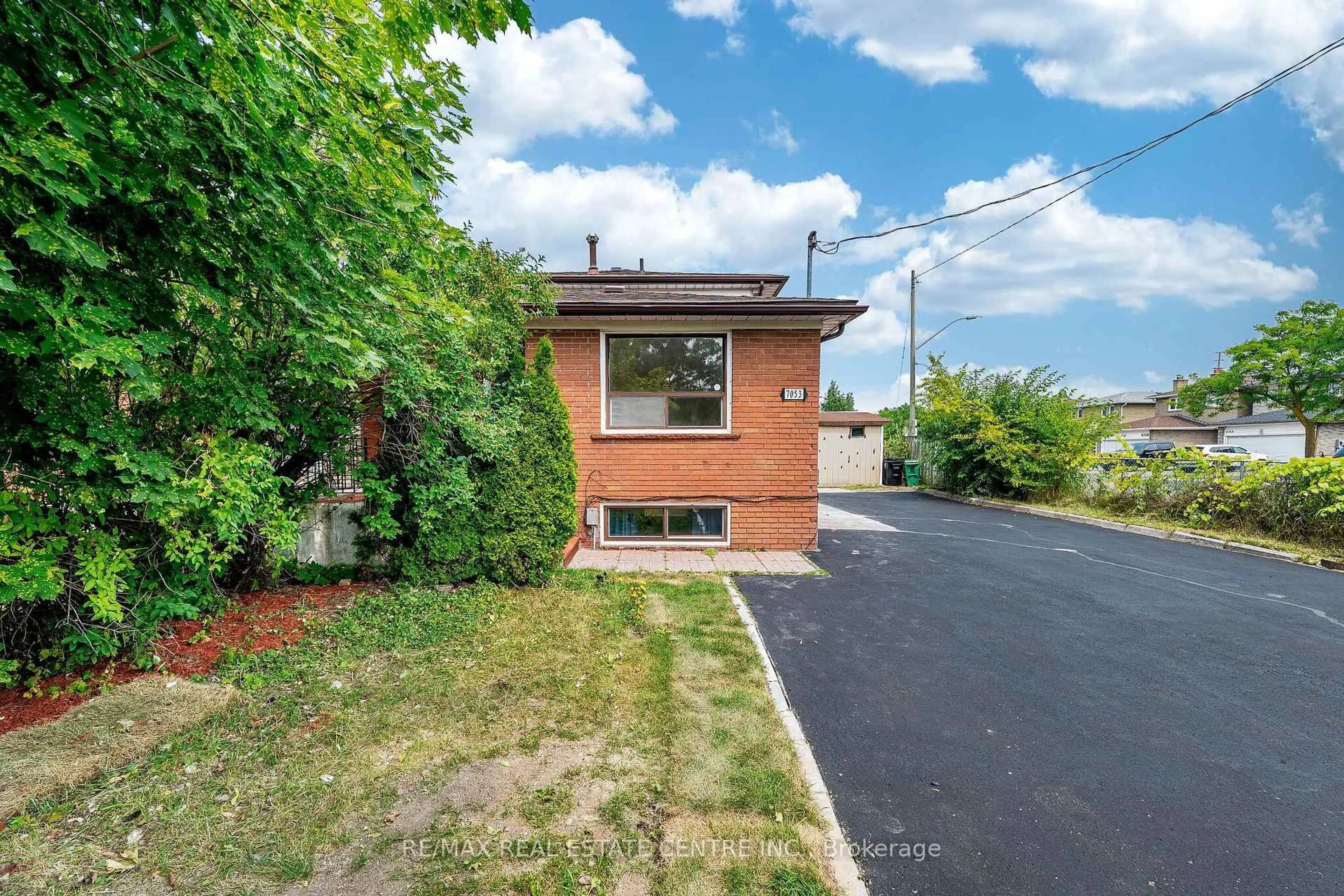 Unknown for 7053 Harwick Dr, Mississauga Ontario L4T 3A3