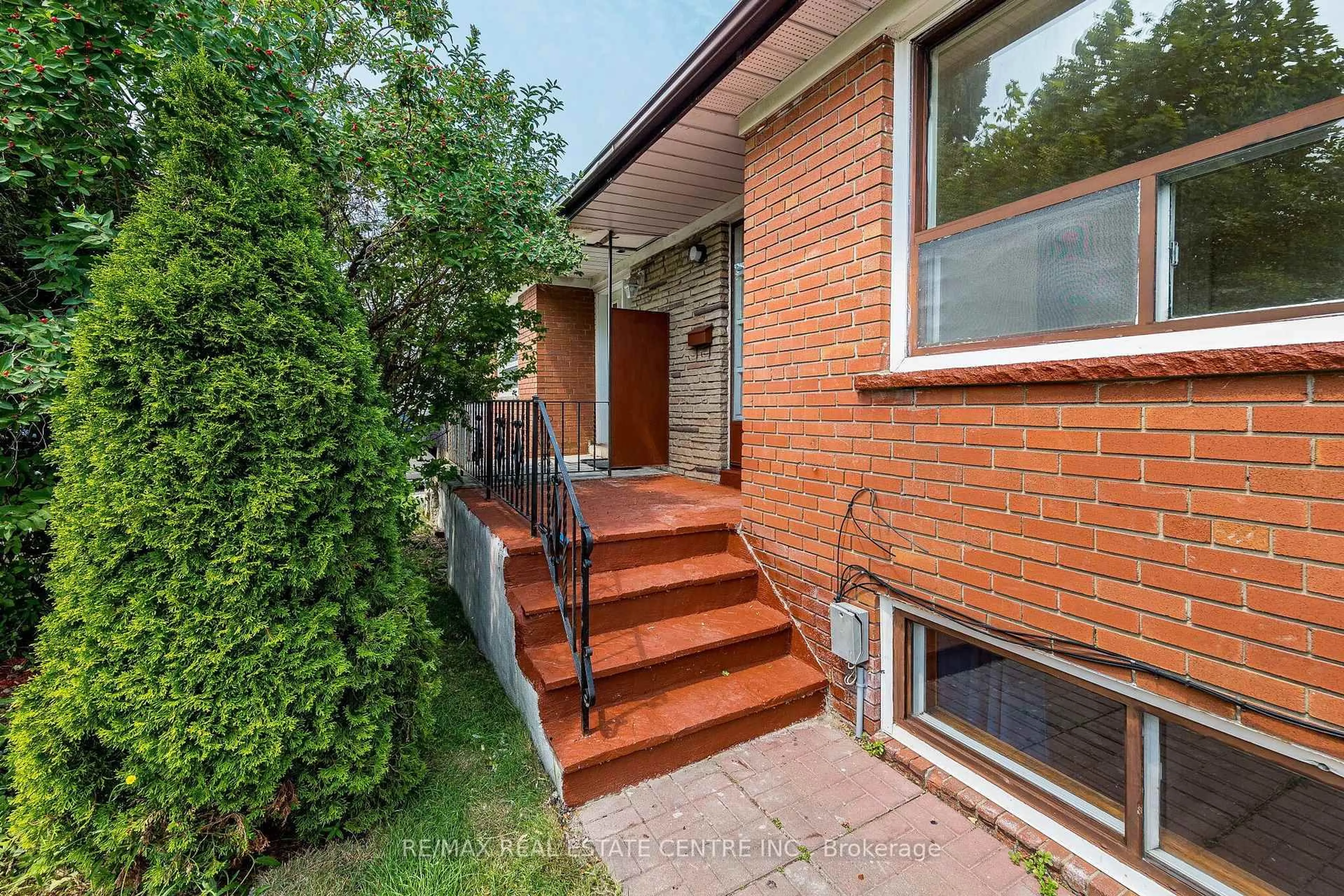 Unknown for 7053 Harwick Dr, Mississauga Ontario L4T 3A3