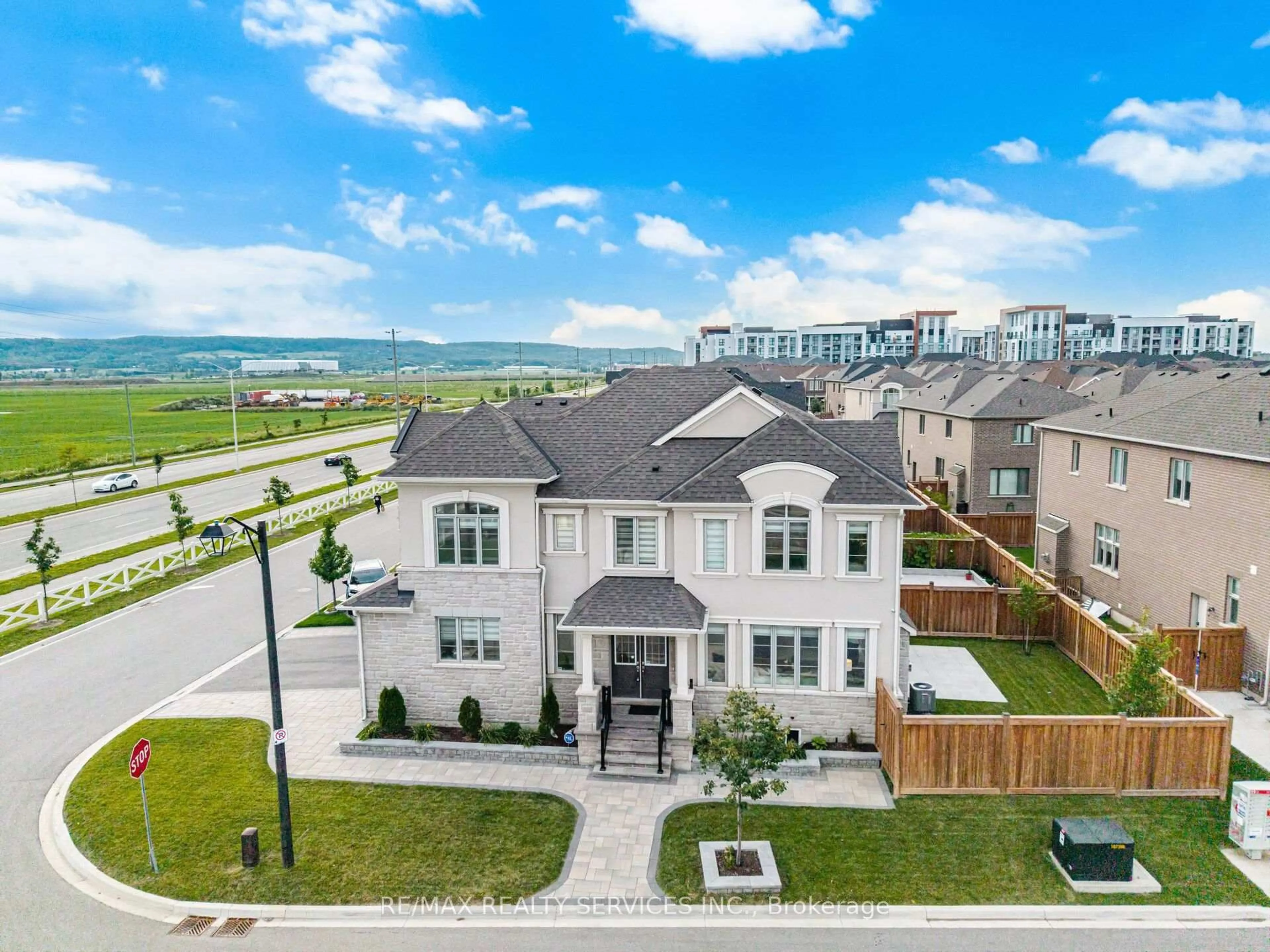 A pic from outside/outdoor area/front of a property/back of a property/a pic from drone, unknown for 542 Boyd Lane, Milton Ontario L9E 1W6