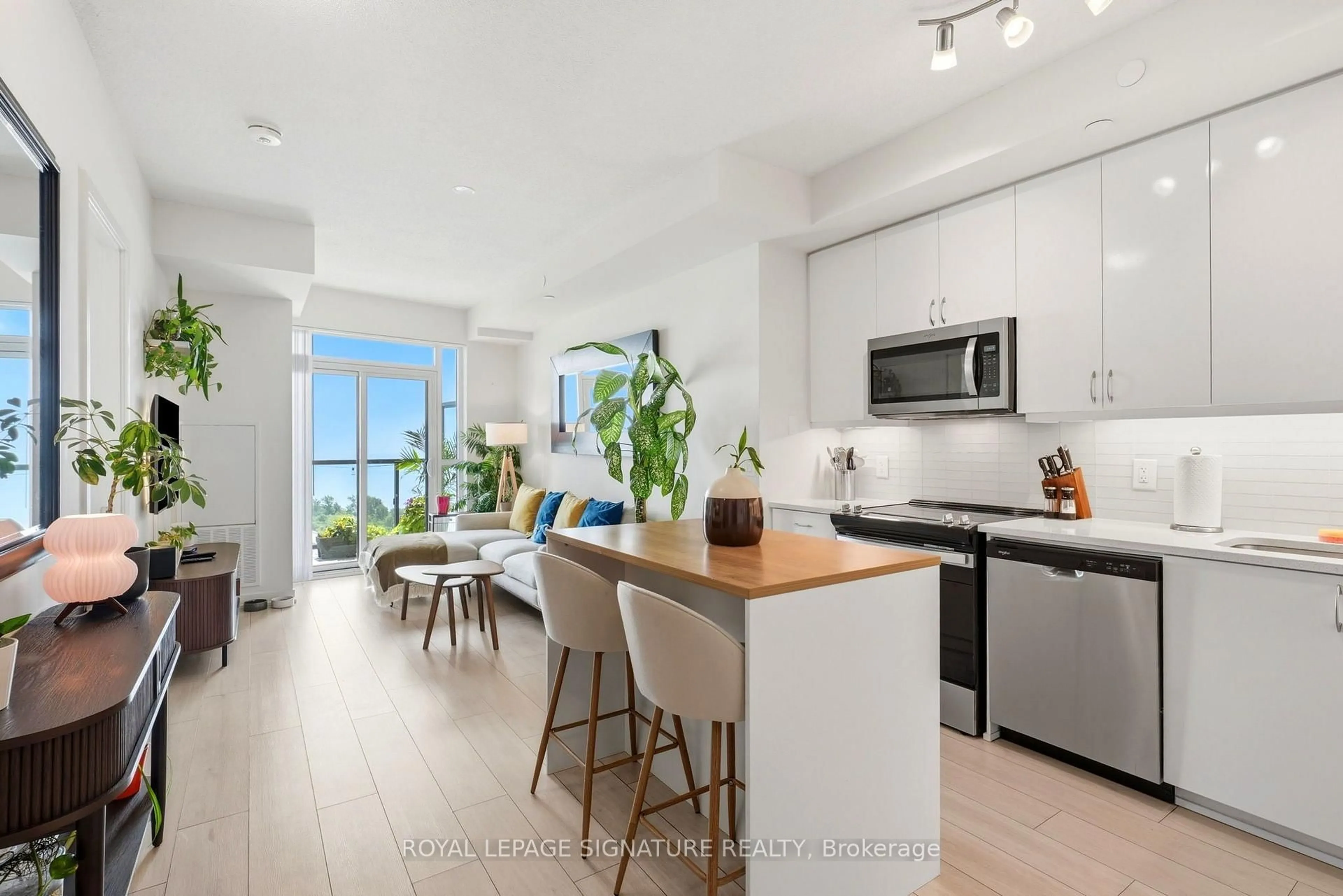 Open concept kitchen, unknown for 38 Annie Craig Dr #2403, Toronto Ontario M8V 0G9