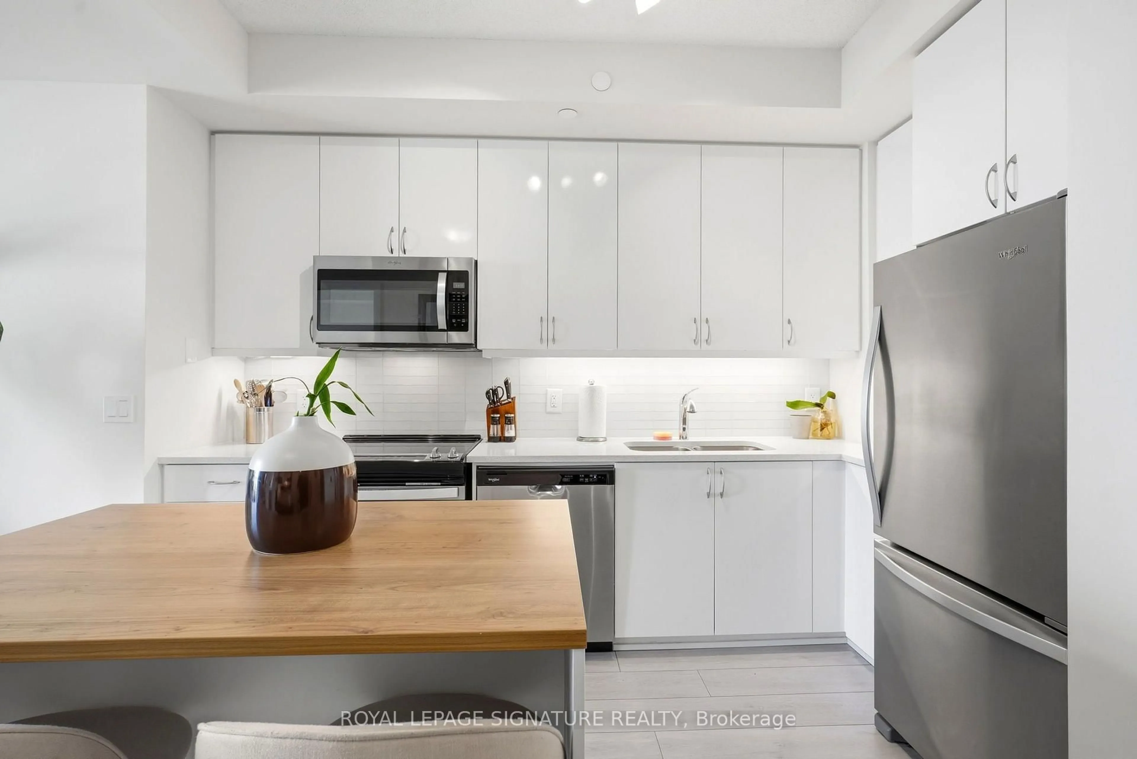 Unknown for 38 Annie Craig Dr #2403, Toronto Ontario M8V 0G9