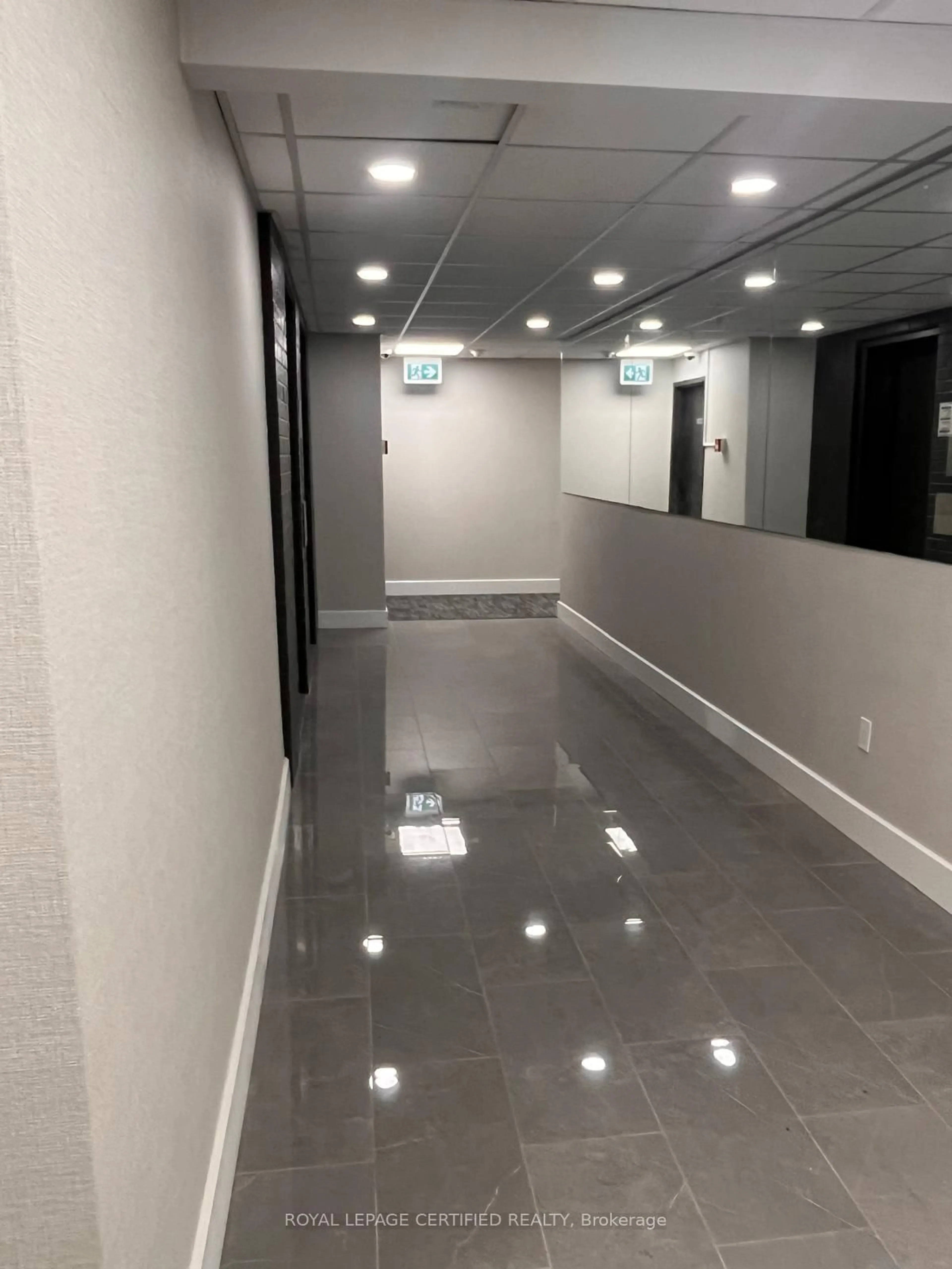 Indoor foyer for 2929 Aquitaine Ave #1209, Mississauga Ontario L5N 2C7