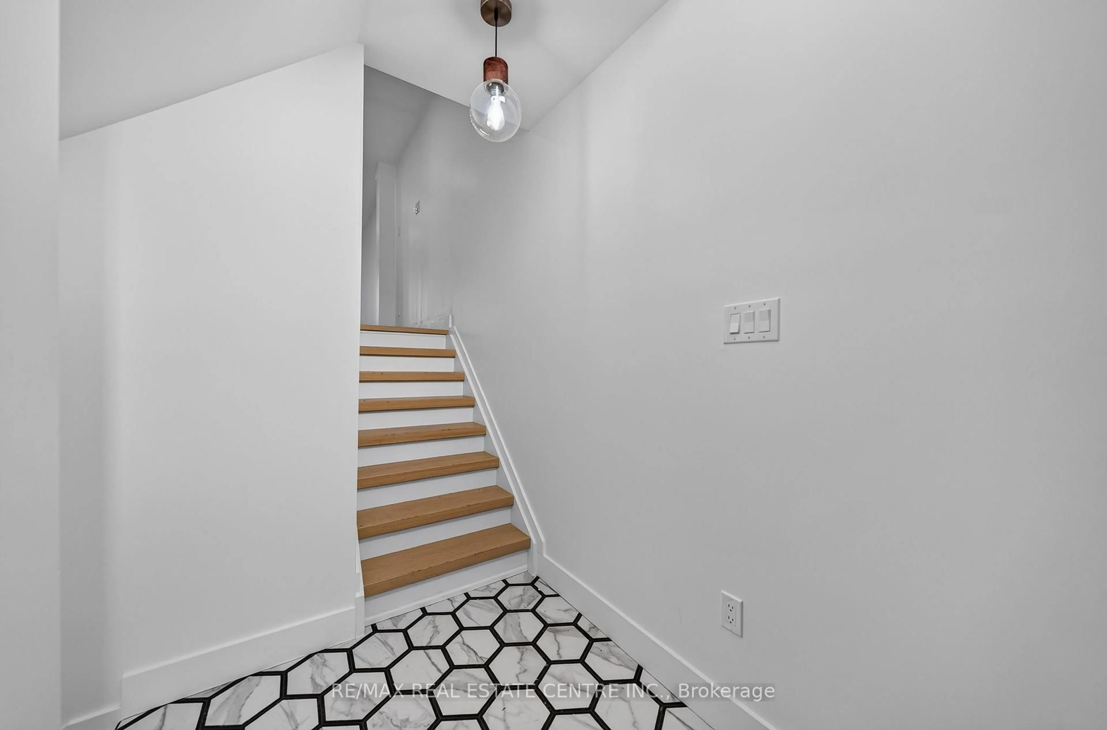 Stairs for 5090 Fairview St #50, Burlington Ontario L7L 7H5