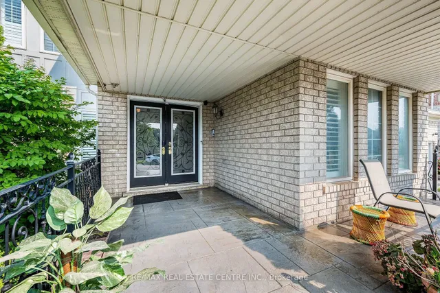 1679 Westbridge Way, Mississauga 4