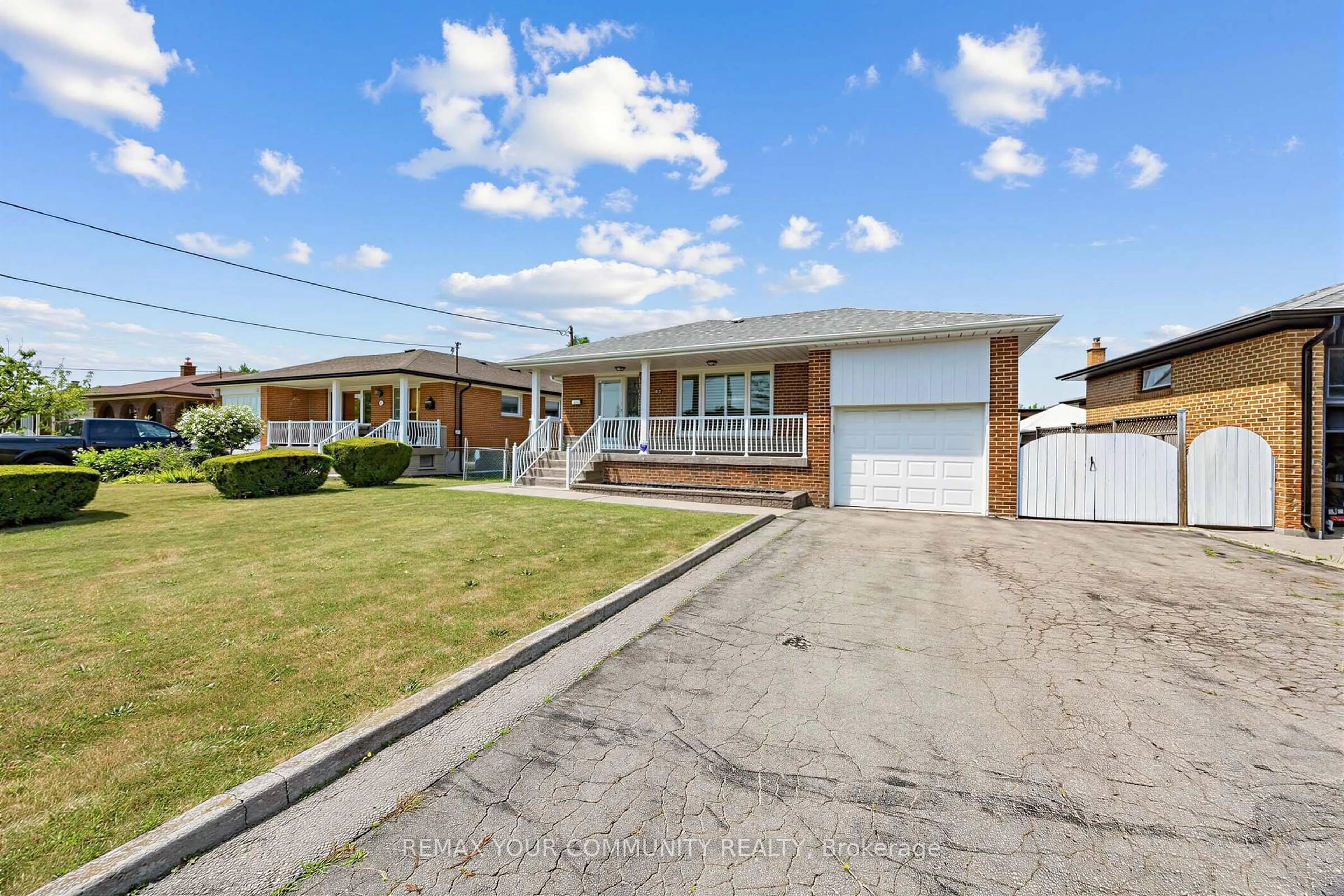 Unknown for 20 Linthurst Ave, Toronto Ontario M3M 1P2