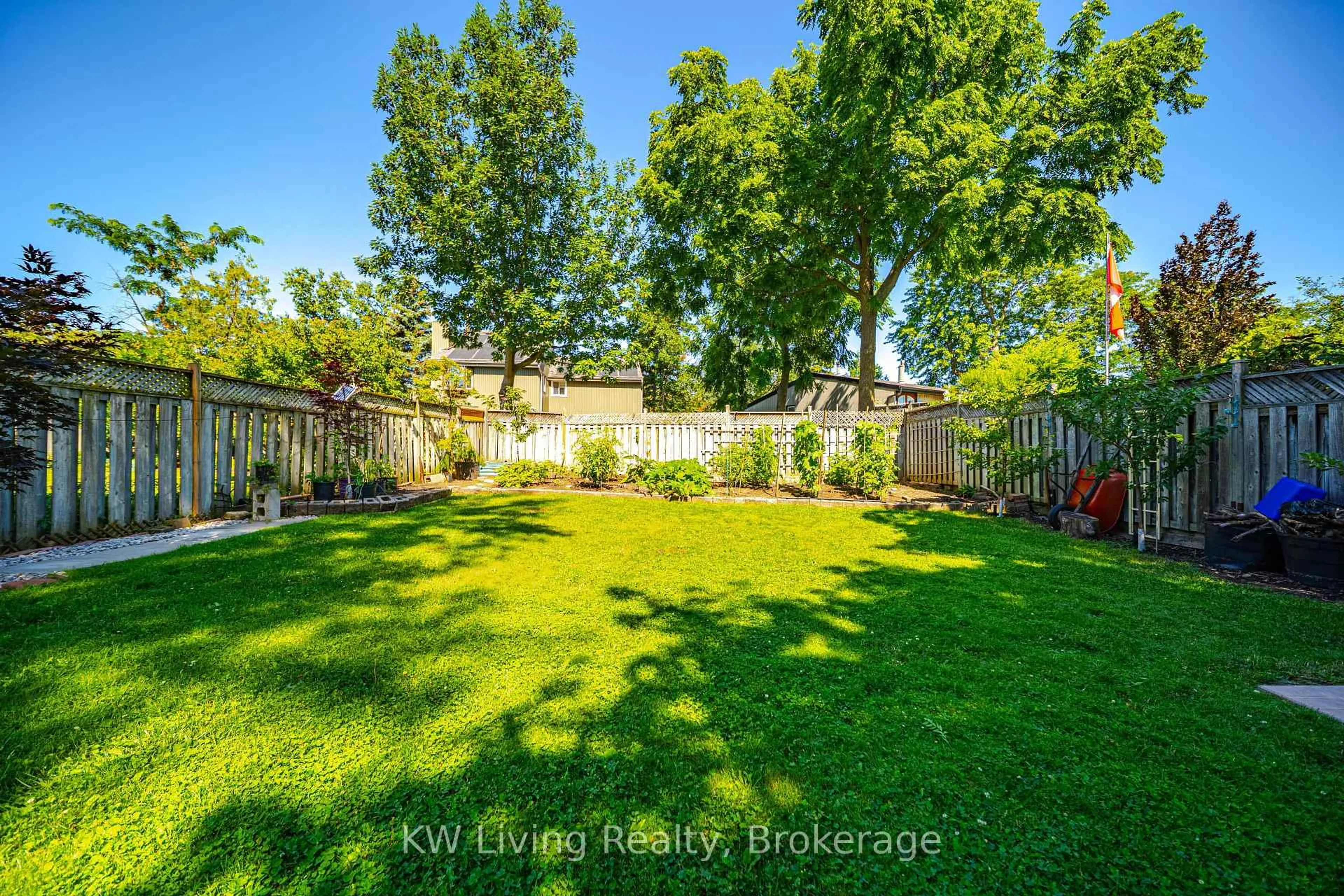 A pic from outside/outdoor area/front of a property/back of a property/a pic from drone, unknown for 2969 Dancer Crt, Mississauga Ontario L5L 1Y5
