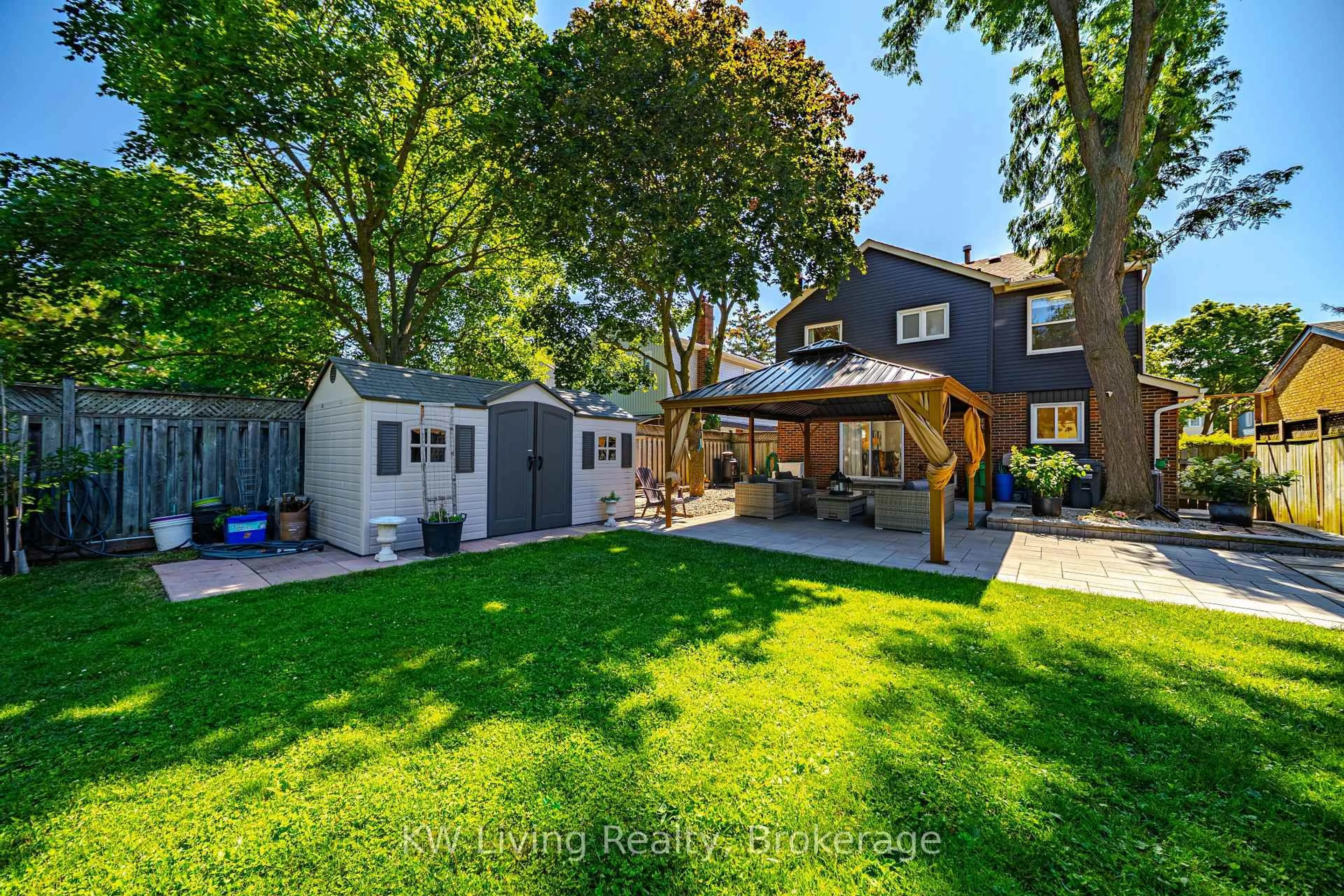 A pic from outside/outdoor area/front of a property/back of a property/a pic from drone, street for 2969 Dancer Crt, Mississauga Ontario L5L 1Y5