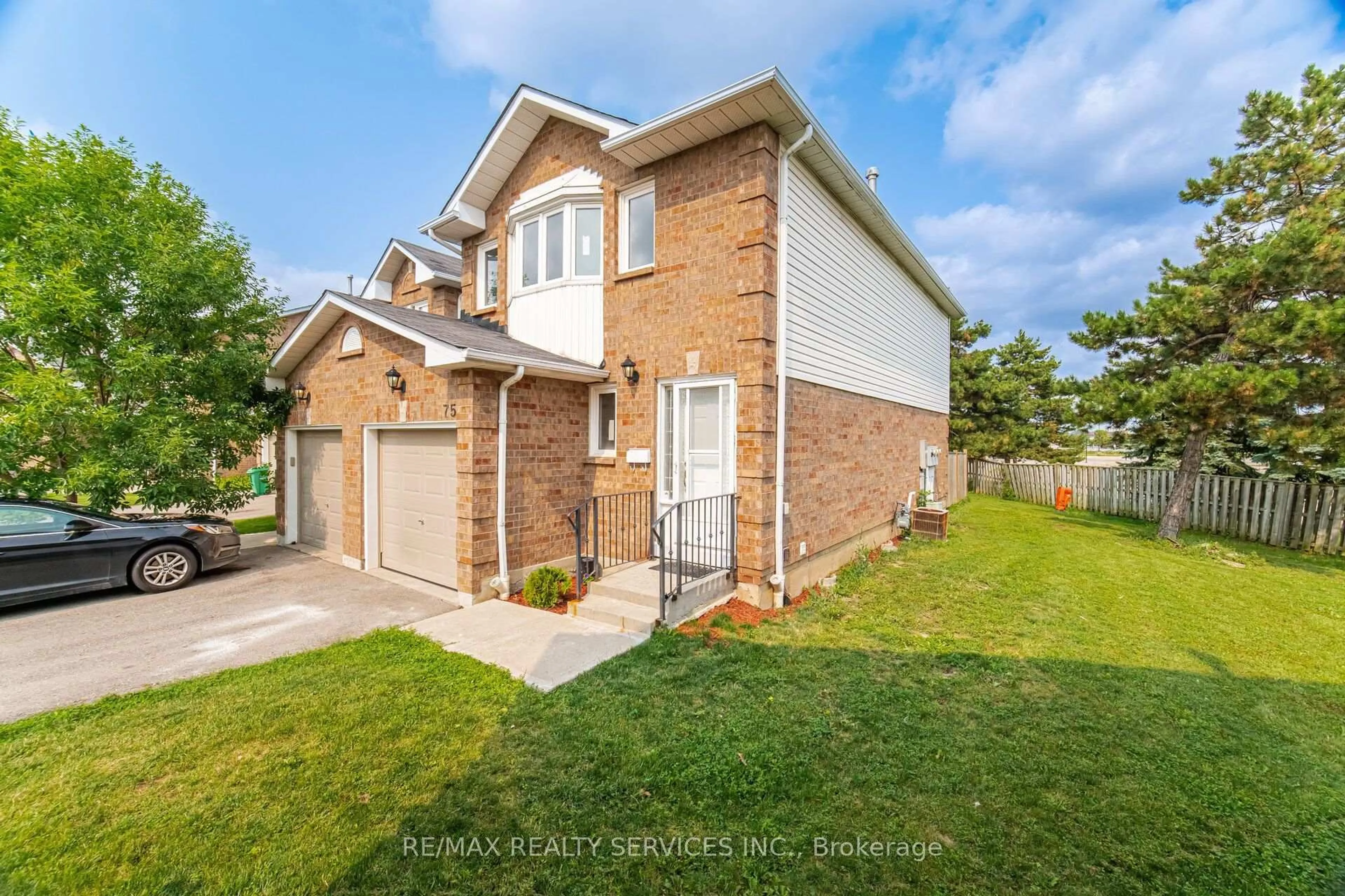 Home with brick exterior material, street for 1484 Torrington Dr #75, Mississauga Ontario L5V 1Y2
