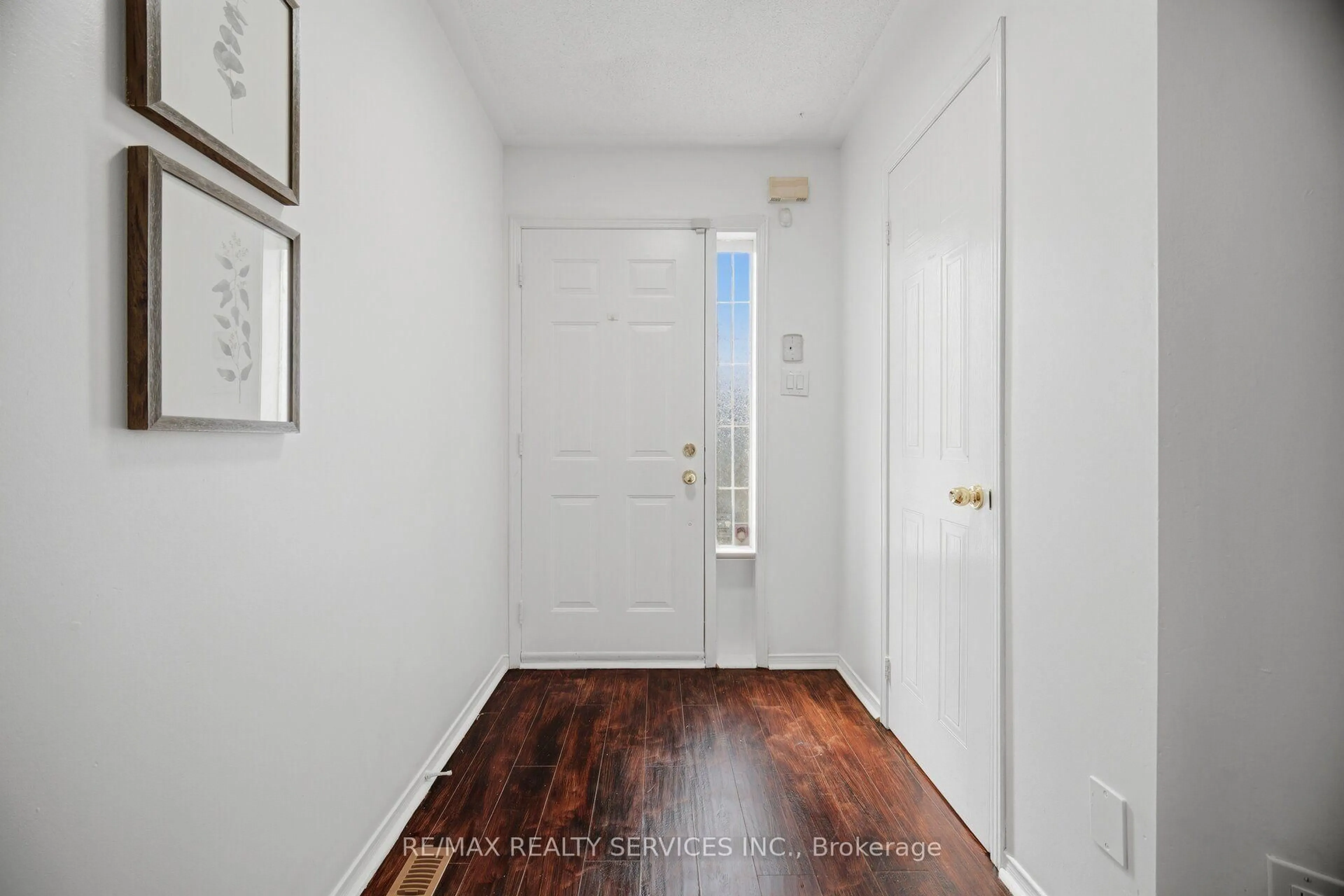 Indoor entryway for 1484 Torrington Dr #75, Mississauga Ontario L5V 1Y2