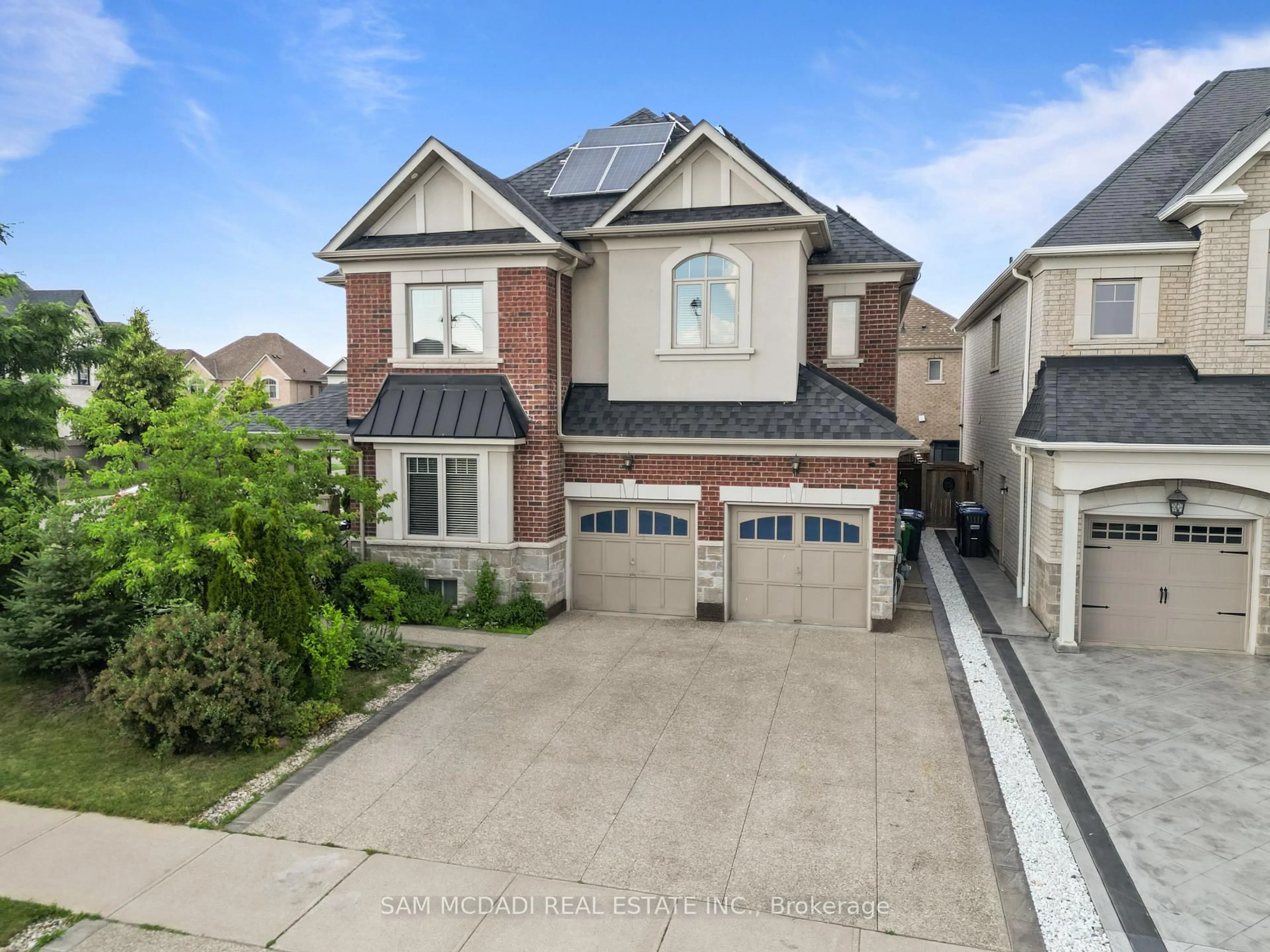 A pic from outside/outdoor area/front of a property/back of a property/a pic from drone, street for 2 Bakersfield Rd, Brampton Ontario L6P 2Z3