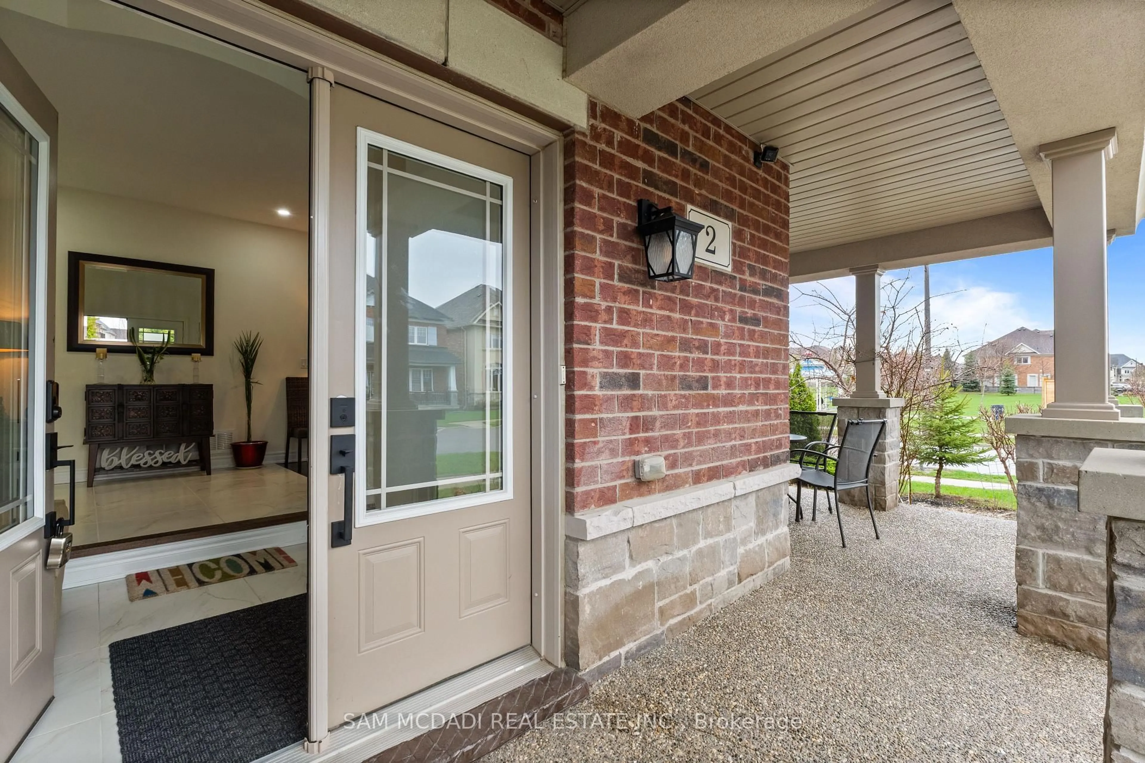 Indoor entryway for 2 Bakersfield Rd, Brampton Ontario L6P 2Z3